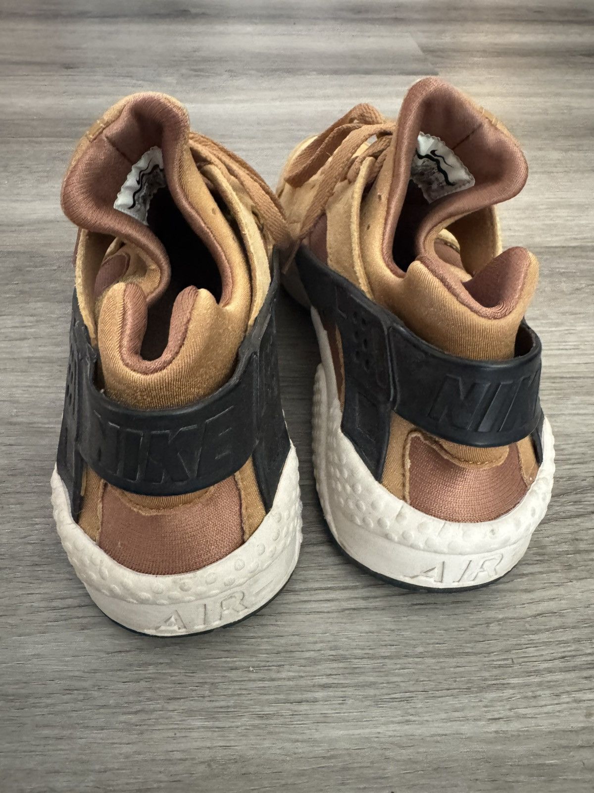 Nike Nike Huarache Wheat Size US 10 / EU 43 - 3 Thumbnail