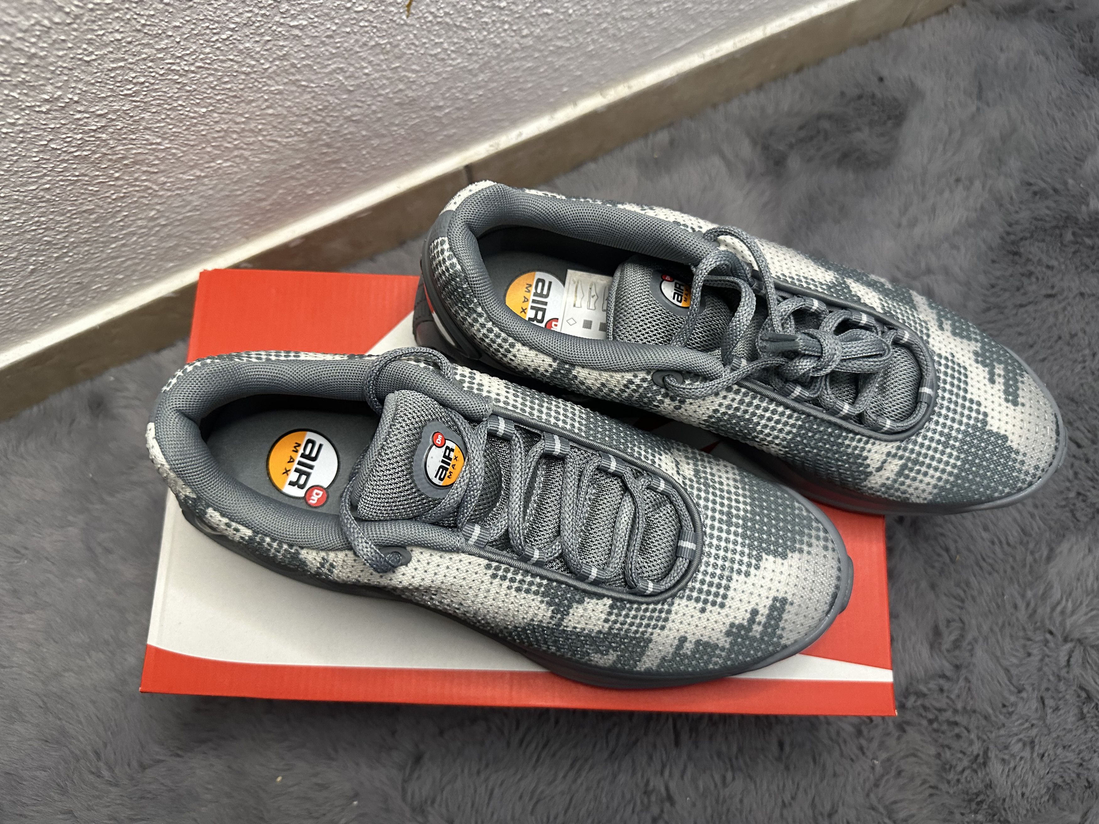 Nike Nike Air Max DN Size US 9 / EU 42 - 2 Thumbnail