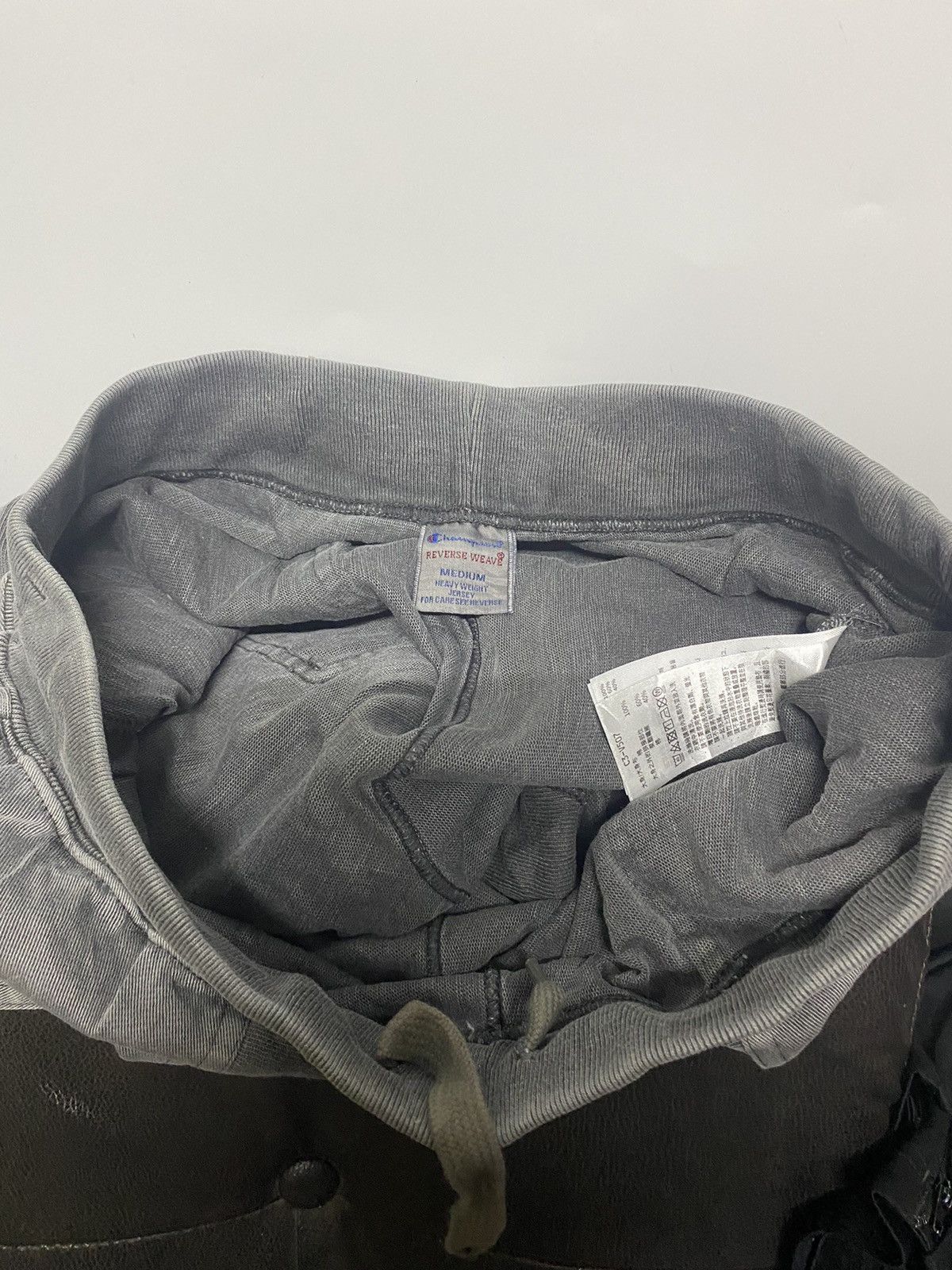Champion × Vintage Vintage Champion Reverse Weave Shorts Pocket Mens M Size US 30 / EU 46 - 5 Thumbnail