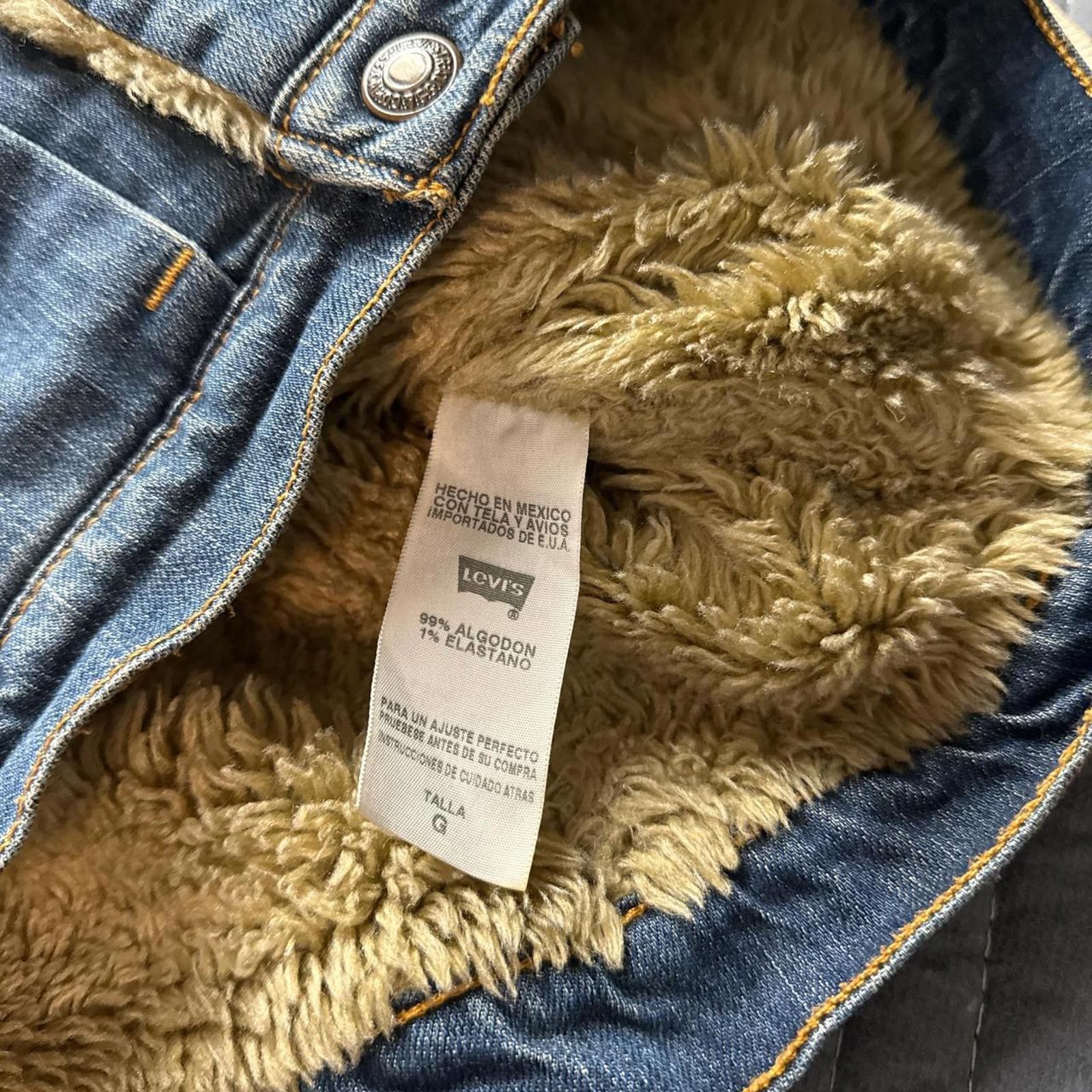 Levi's y2k fur lined levi’s denim jacket womens small Size S / US 4 / IT 40 - 7 Thumbnail