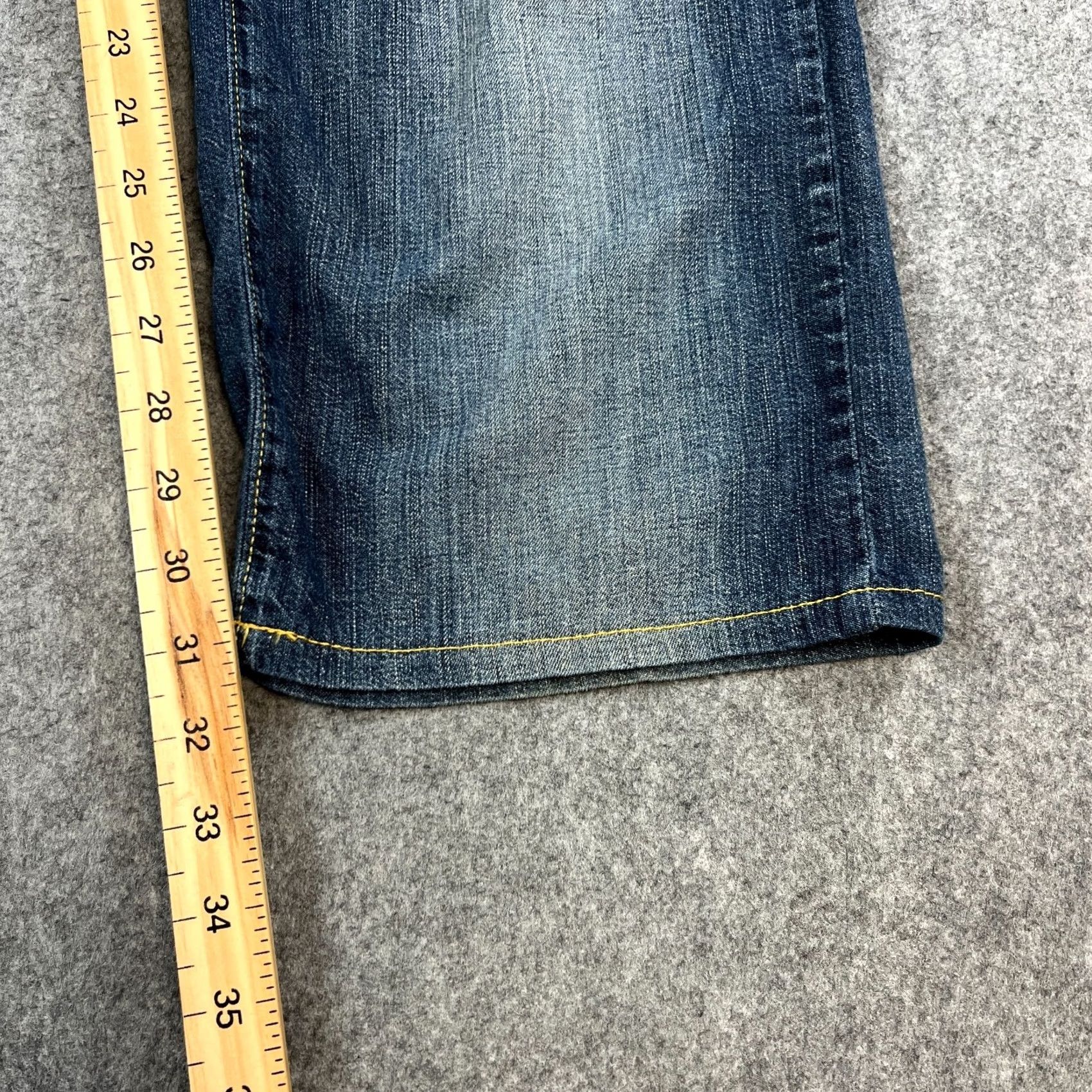 Hugo Boss HUGO BOSS Jeans Relaxed Straight 34 32 Mid Wash Blue Whiskers Vintage Mens Clothing Jeans 5-Pocket Design Regular Size XS-Not Applicable Size US 34 / EU 50 - 4 Thumbnail