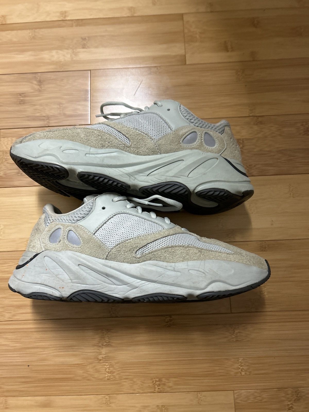 Adidas × Yeezy Yeezy boost 700 salt Size US 10.5 / EU 43-44 - 2 Thumbnail