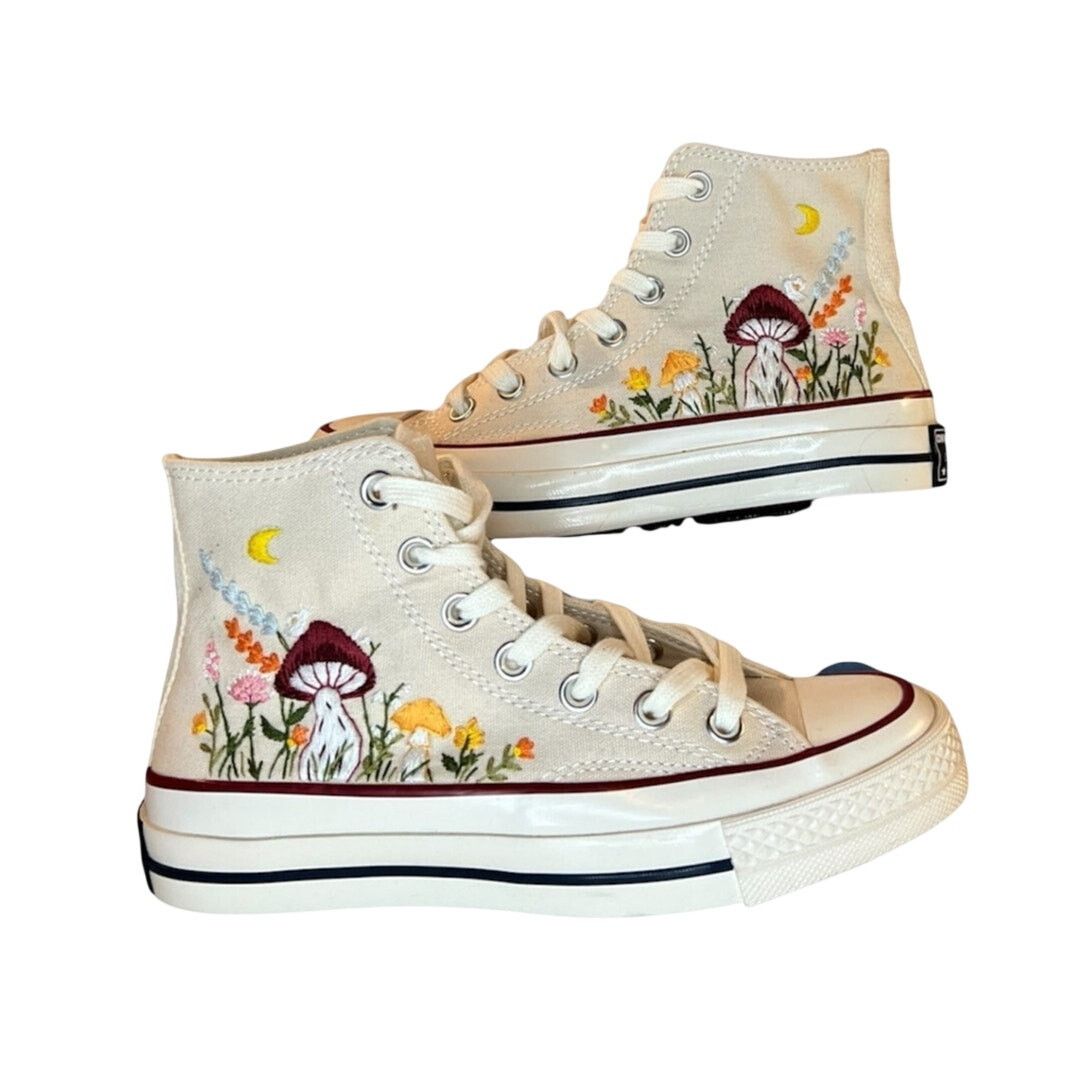 Converse Converse Chuck Taylor Mushroom Floral High Tops Cream 36 Size US 5.5 / IT 35.5 - 1 Thumbnail