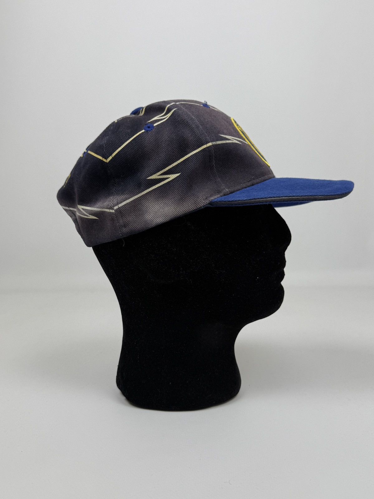 Vintage 1990s Vintage Faded Hockey Club Davos Shockwave Snapback Hat Size ONE SIZE - 11 Thumbnail