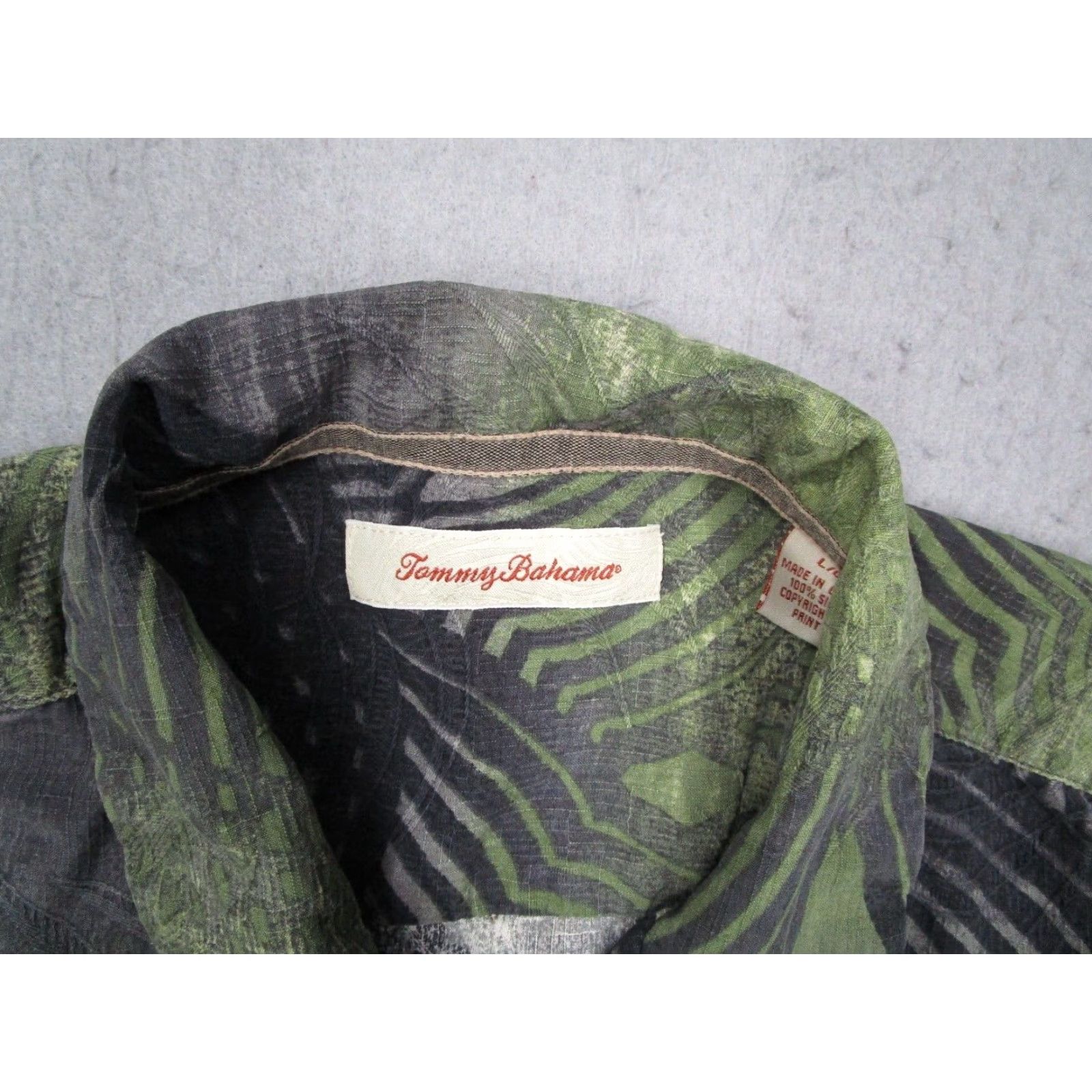 Tommy Bahama Tommy Bahama Shirt Mens Large Green Silk Button Up Hawaiian Abstract Camp Tiki Size US L / EU 52-54 / 3 - 3 Thumbnail