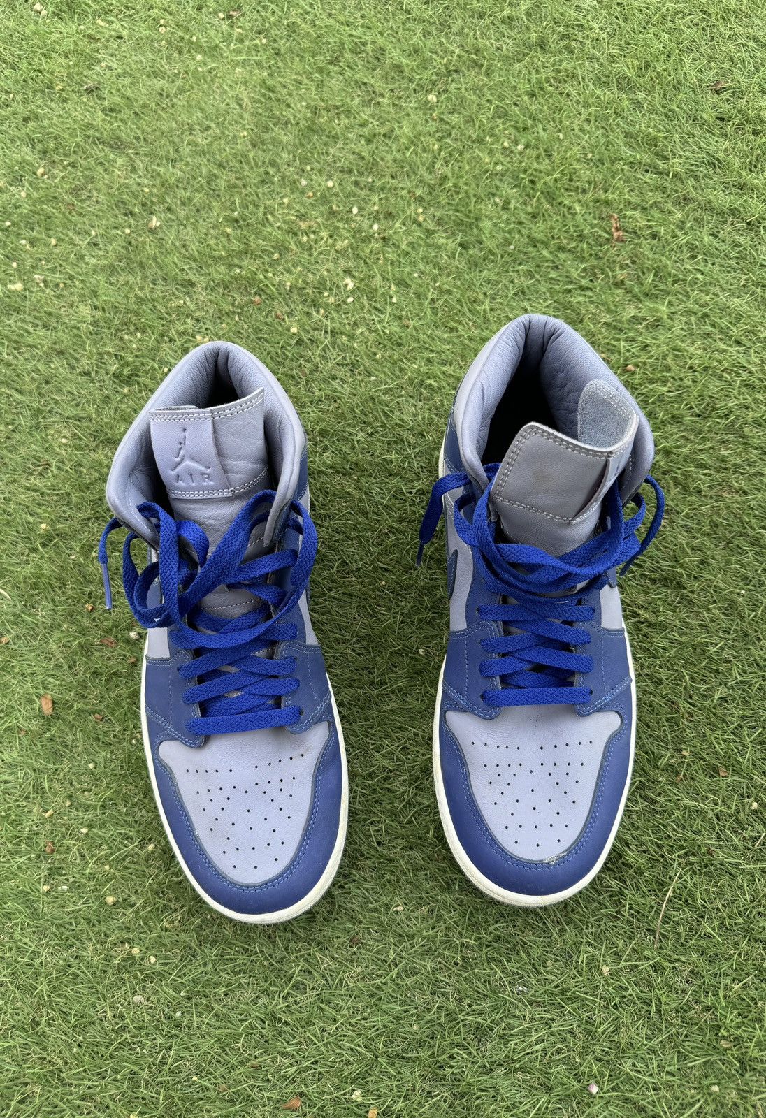 Nike NIKE AIR JORDAN 1 MID ROYAL BLUE SNEAKERS Size US 11 / IT 41 - 2 Thumbnail