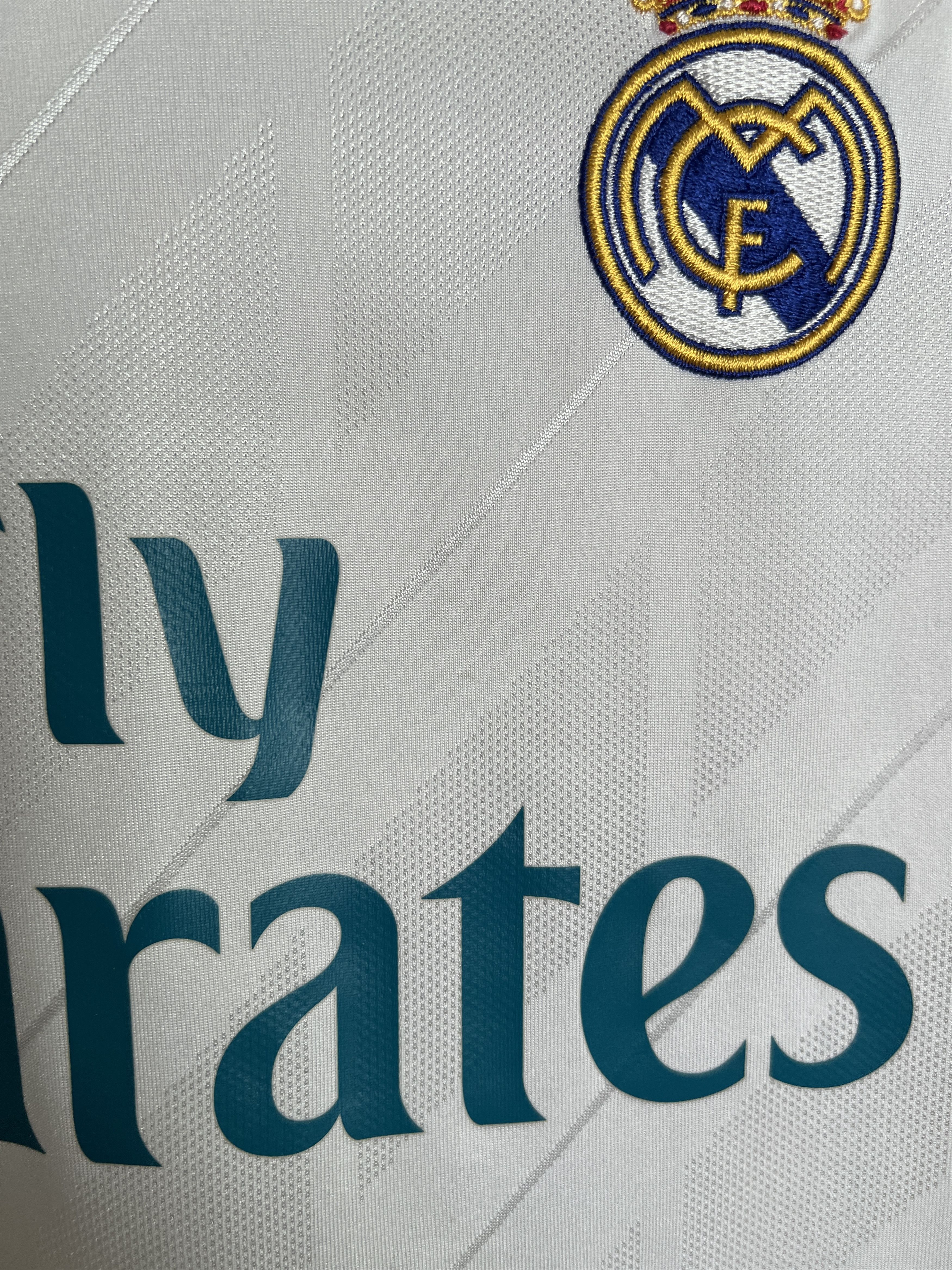 Adidas (M) Real Madrid 2017-18 Home Kit Kroos #8 Size US M / EU 48-50 / 2 - 6 Thumbnail