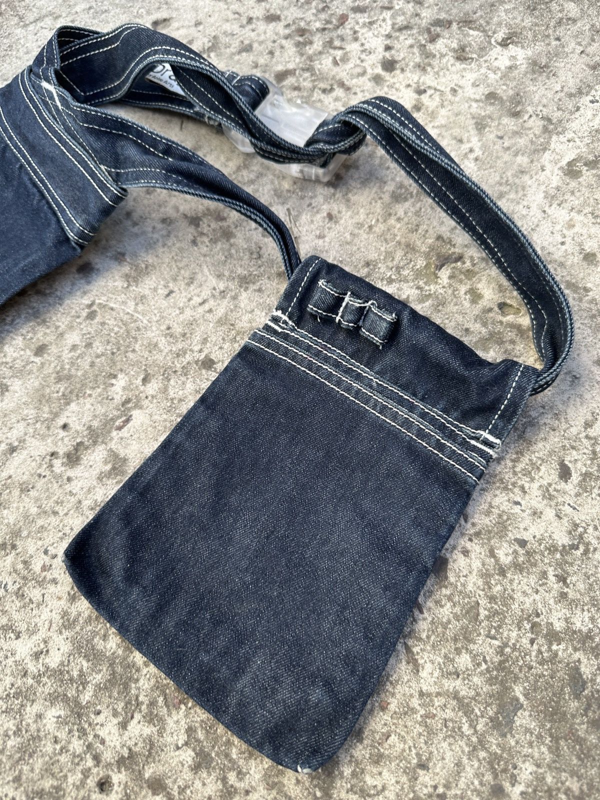 Japanese Brand Y2K Vintage Waist Bag Streetwear Casual Style Alt Hype Rare Size ONE SIZE - 2 Thumbnail