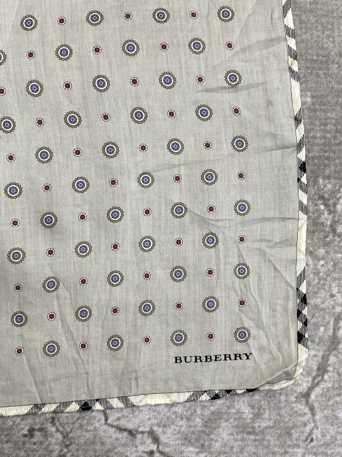 Burberry Burberry Handkerchief / Bandana / Neckerchief Size ONE SIZE - 7 Thumbnail
