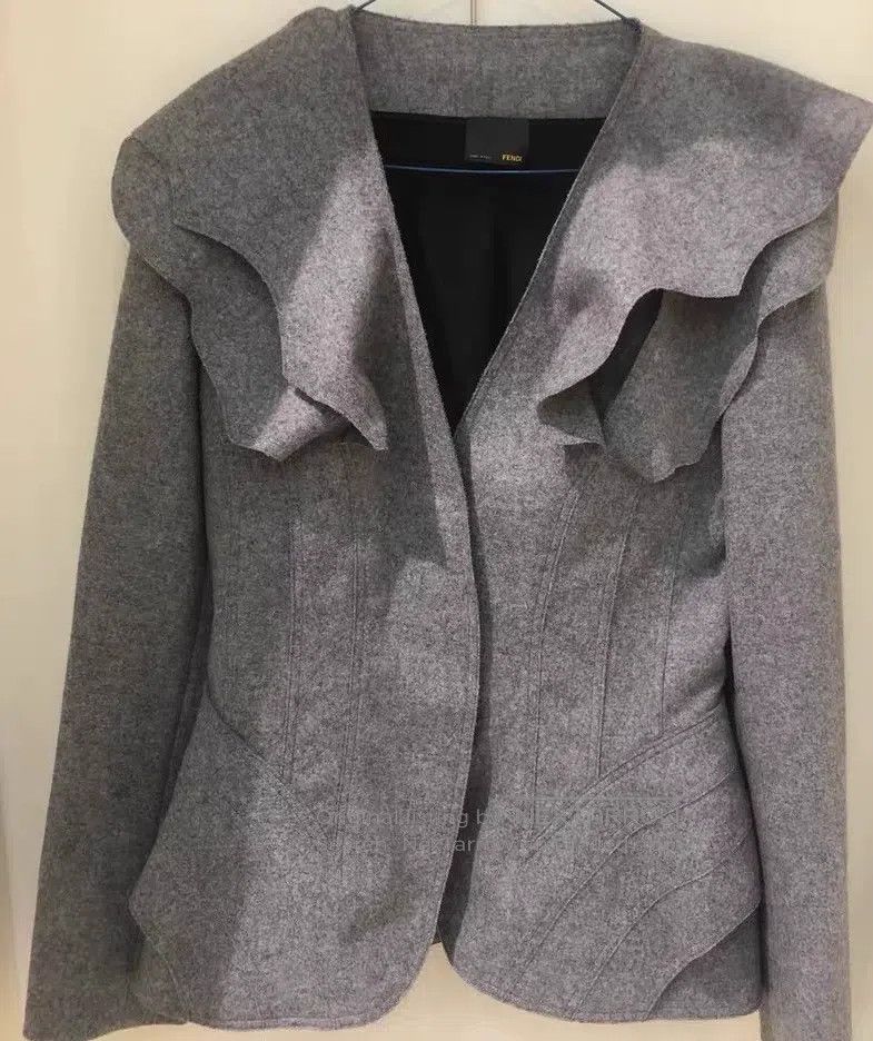 Fendi Fendi Gray woolen coat with classic flounce design Size S / US 4 / IT 40 - 1 Thumbnail