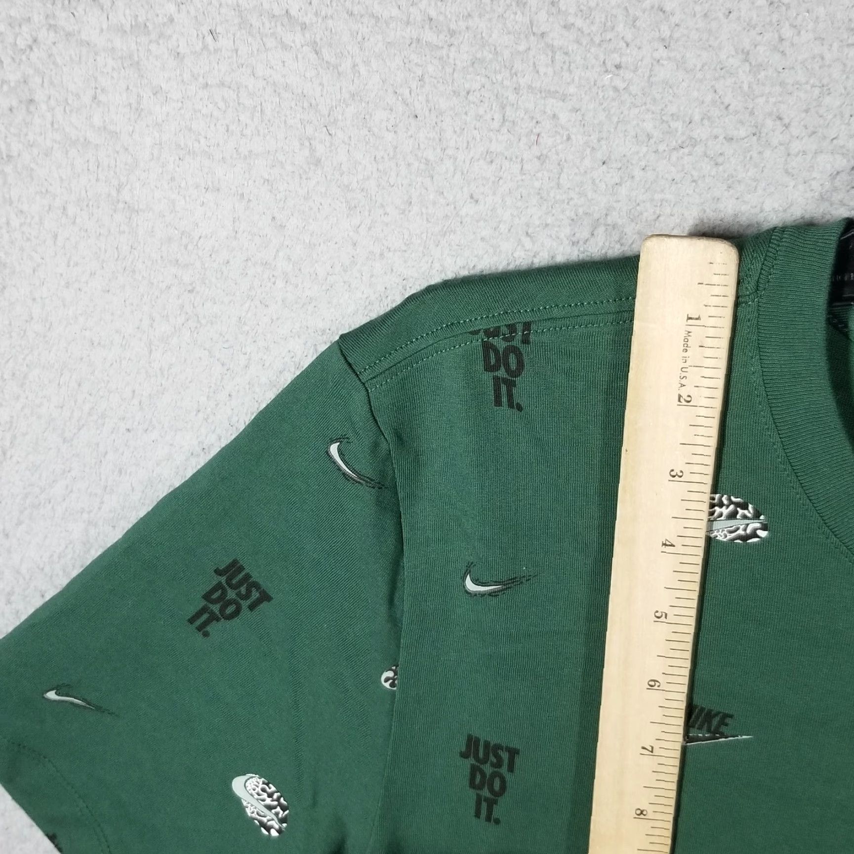 Nike Rare Nike Sportswear Men's Max90 T-Shirt Medium AOP Forrest Green Color Sample Size US M / EU 48-50 / 2 - 4 Thumbnail