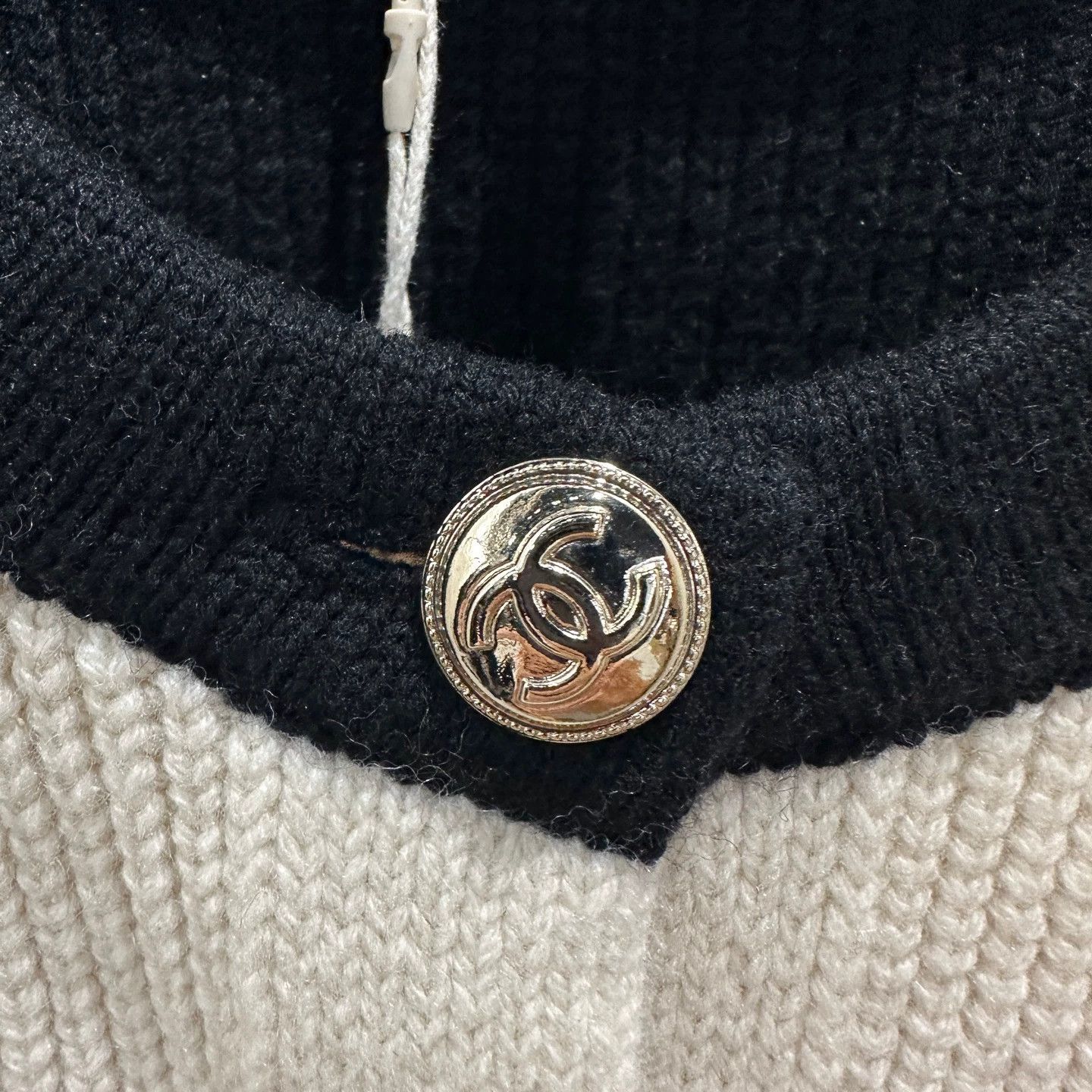 Chanel Chanel Color-Blocked Logo-Button Wool Knit Cardigan Size XS / US 0-2 / IT 36-38 - 6 Thumbnail