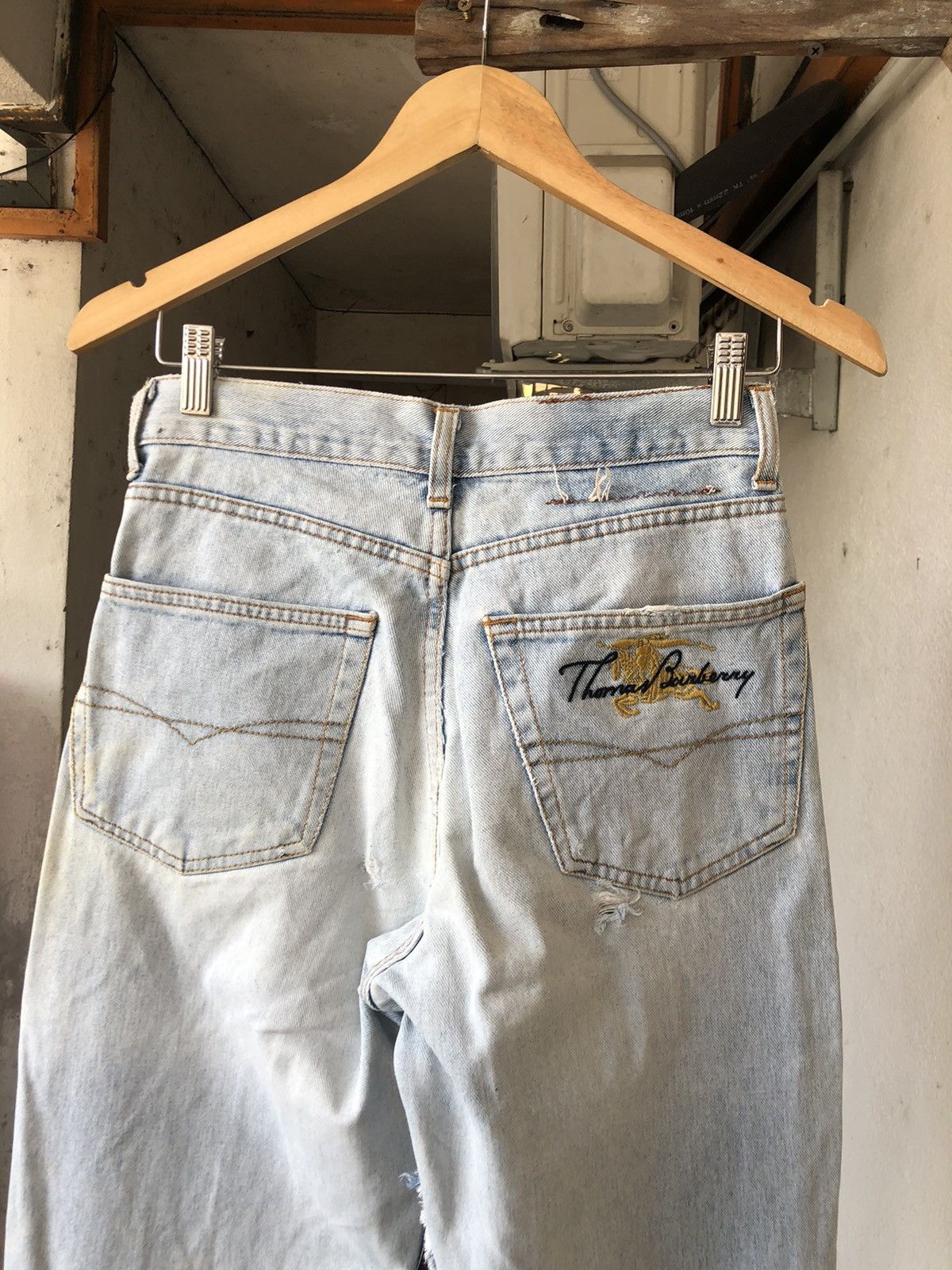 Burberry Vintage Burberry Distressed Denim Jeans Size 28" / US 6 / IT 42 - 9 Thumbnail