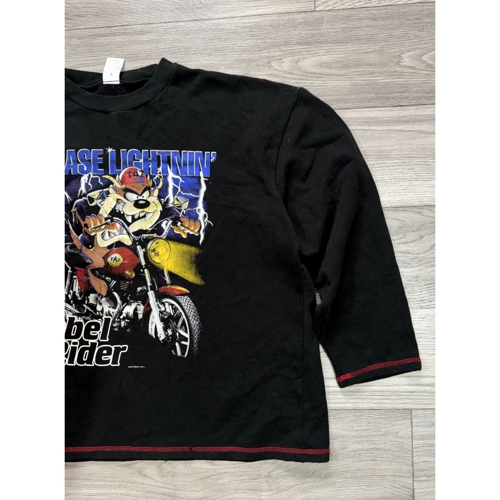 Vintage VINTAGE 1994 Looney Tunes Taz Grease Lightnin’ Rebel Rider Long Sleeve Sweatshirt Mens 42/44 Black Size US XL / EU 56 / 4 - 4 Thumbnail