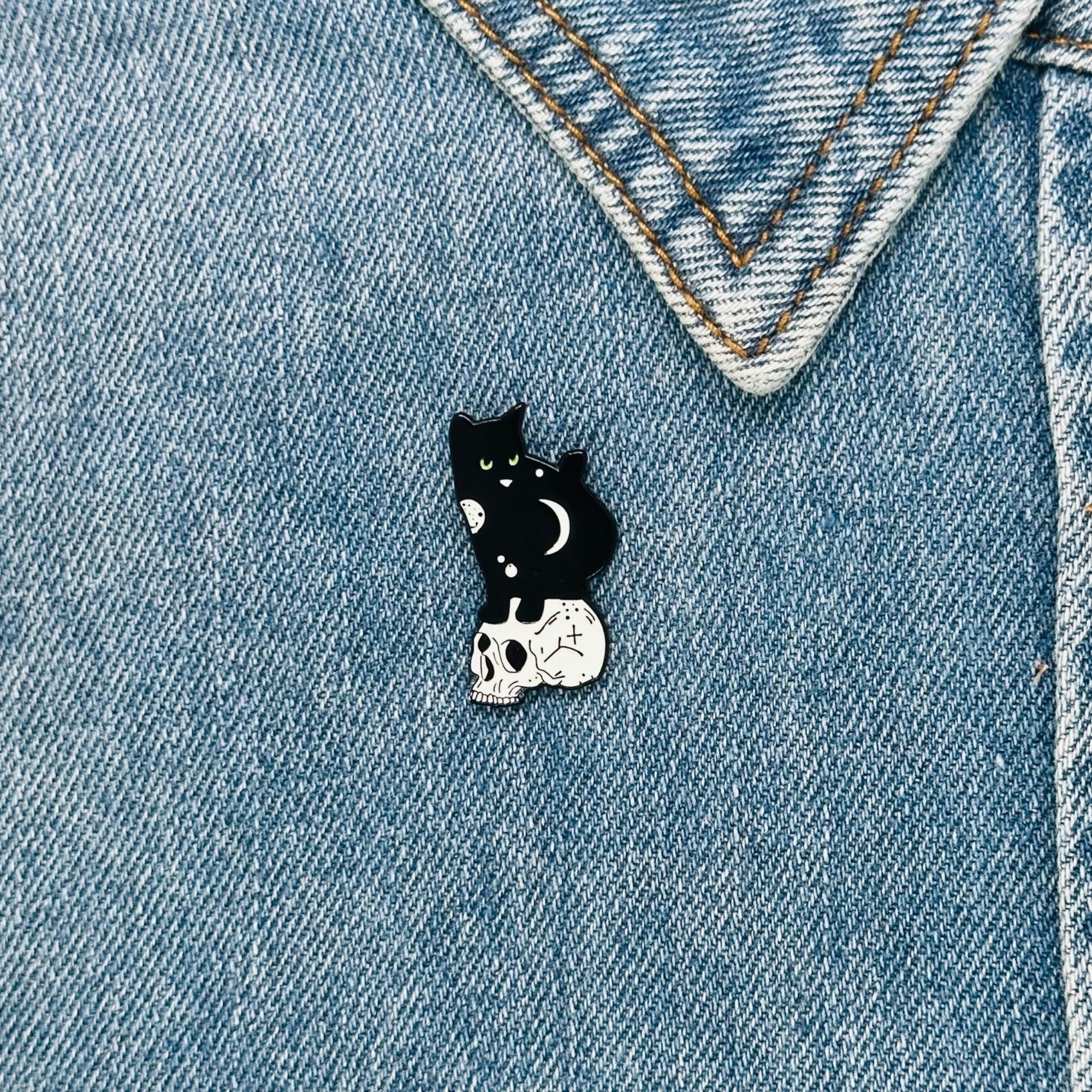 Other ⭐Enamel Pin Black Cat Skull Moon Green Eyes Keeper of Death Size ONE SIZE - 1 Thumbnail