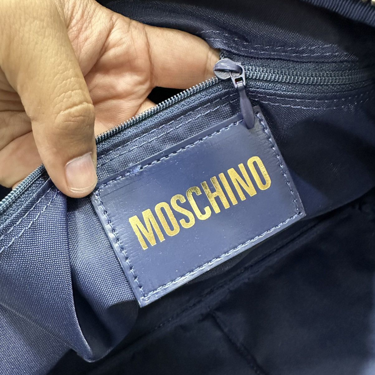 Moschino Authentic Vtg. MOSCHINO Messenger Bag Size ONE SIZE - 19 Thumbnail