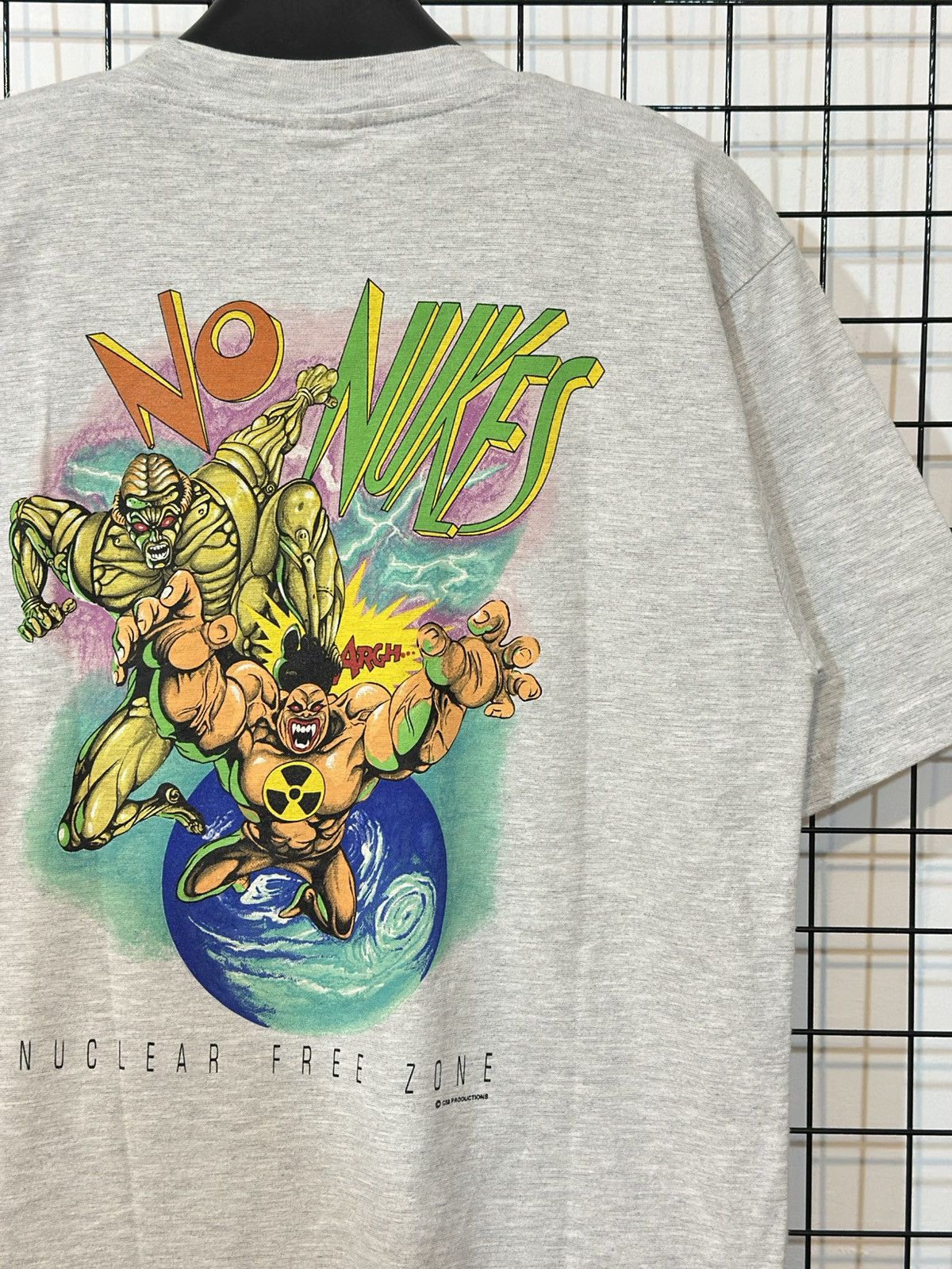 Vintage Vintage t-shirt featuring a "No Nukes" . Size US L / EU 52-54 / 3 - 2 Thumbnail