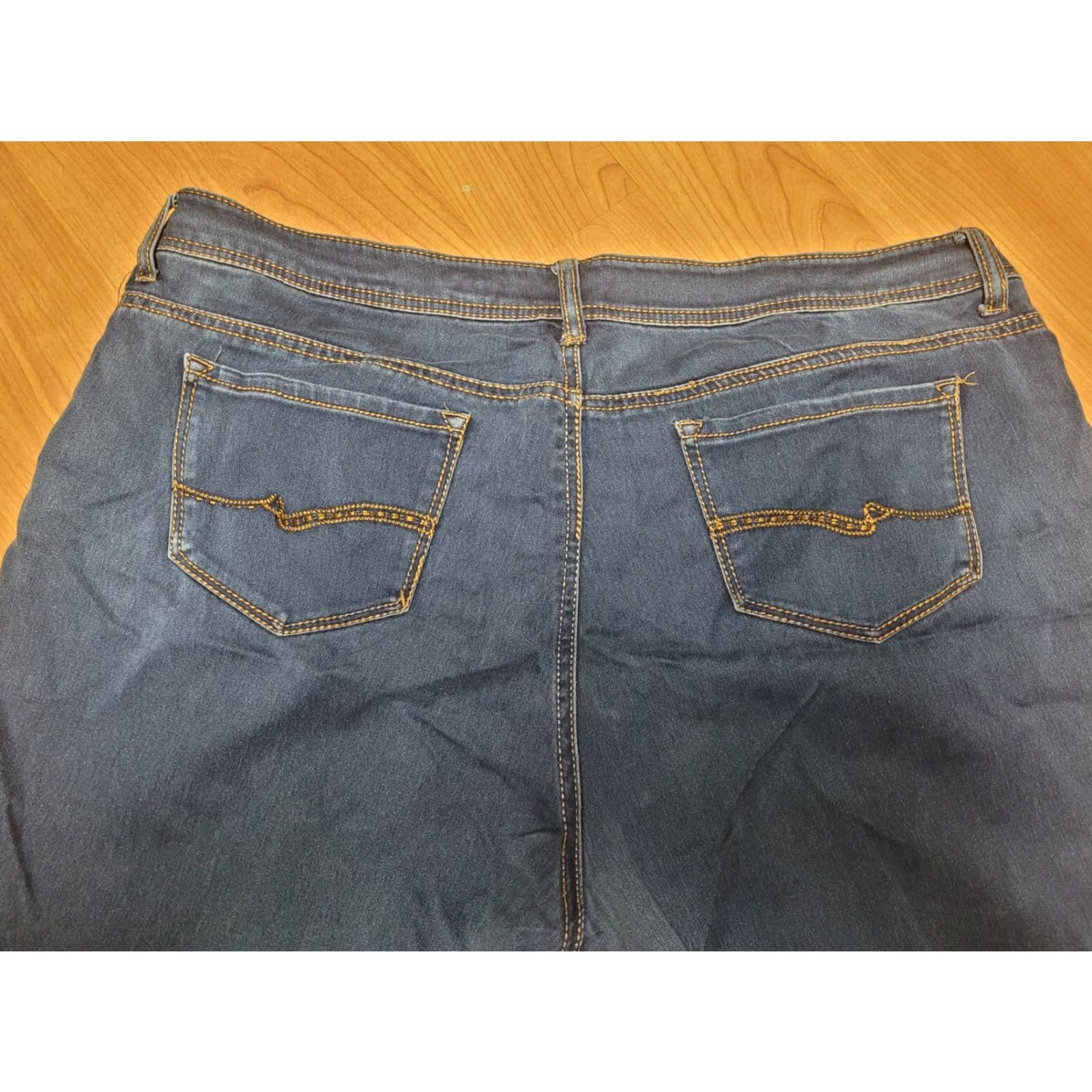 Almost Famous VINTAGE Almost Famous Jeans Blue Womens Size 20 Stretch Denim Straight 20 Mens Women Girls Size 42" / US 20 - 3 Thumbnail