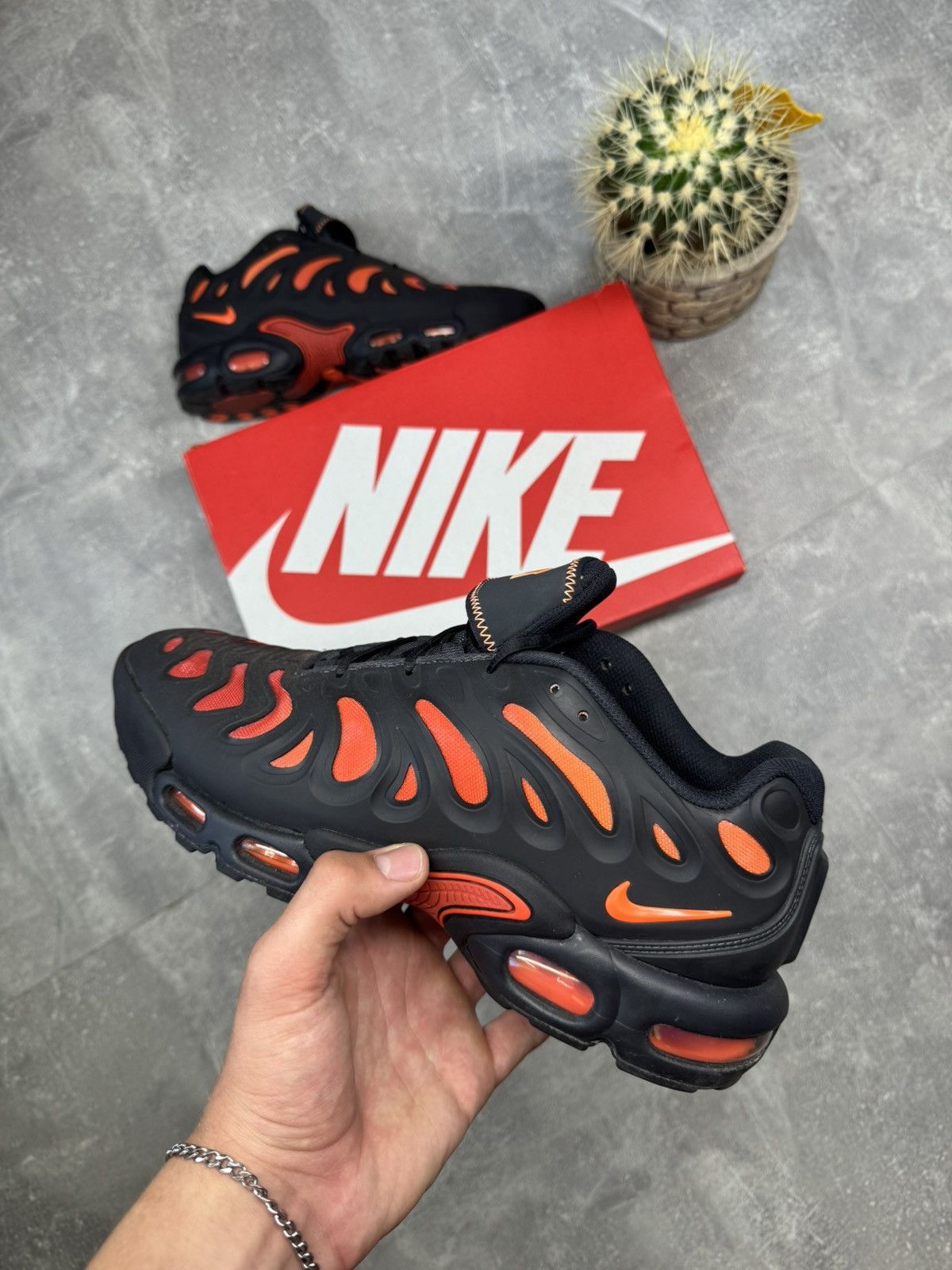 Nike NIKE AIR MAX PLUS DRIFT Size US 11 / EU 44 - 2 Thumbnail