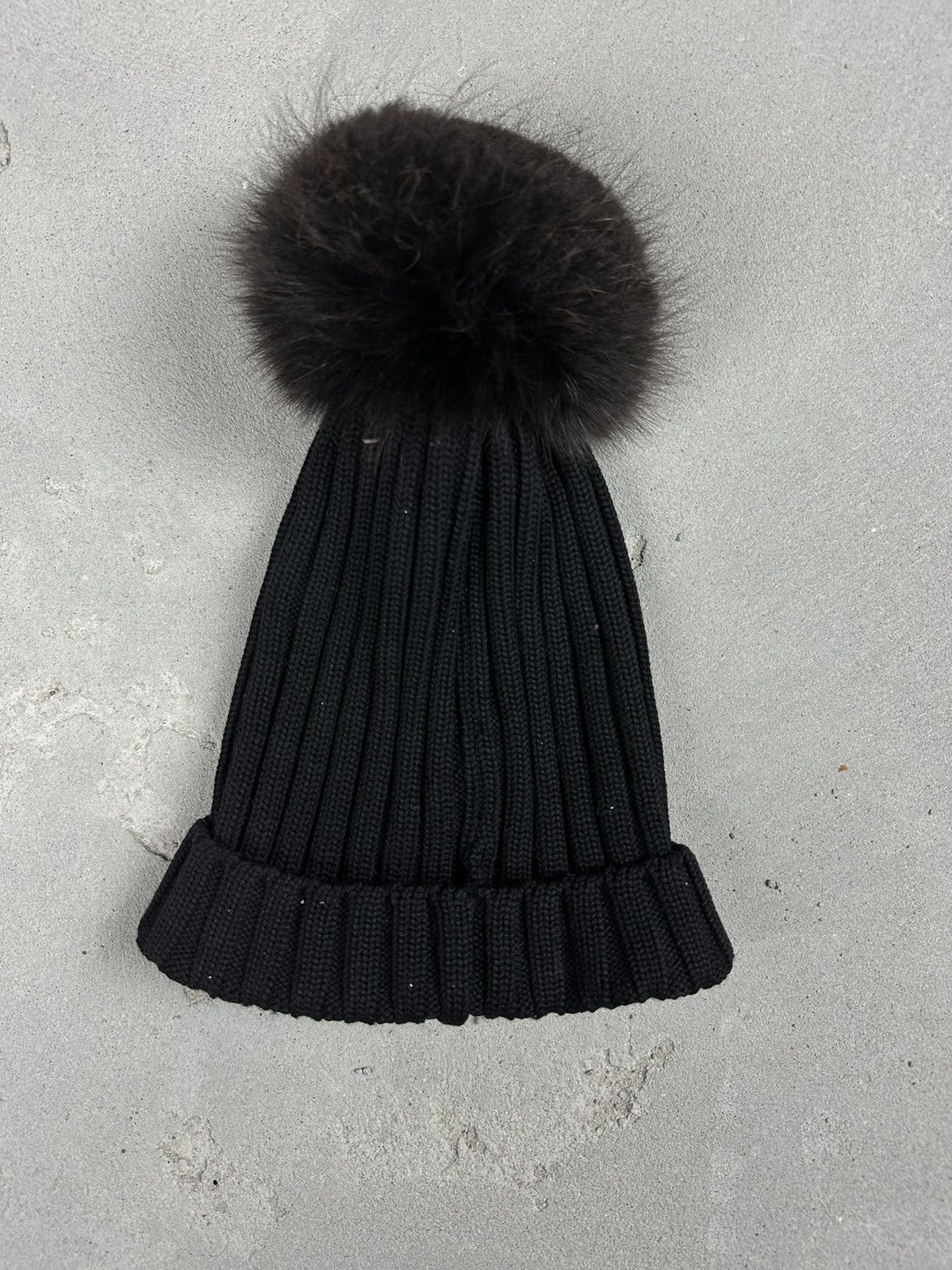 Moncler Berreto Black Women's Beanie newest With Fox Fur Pom