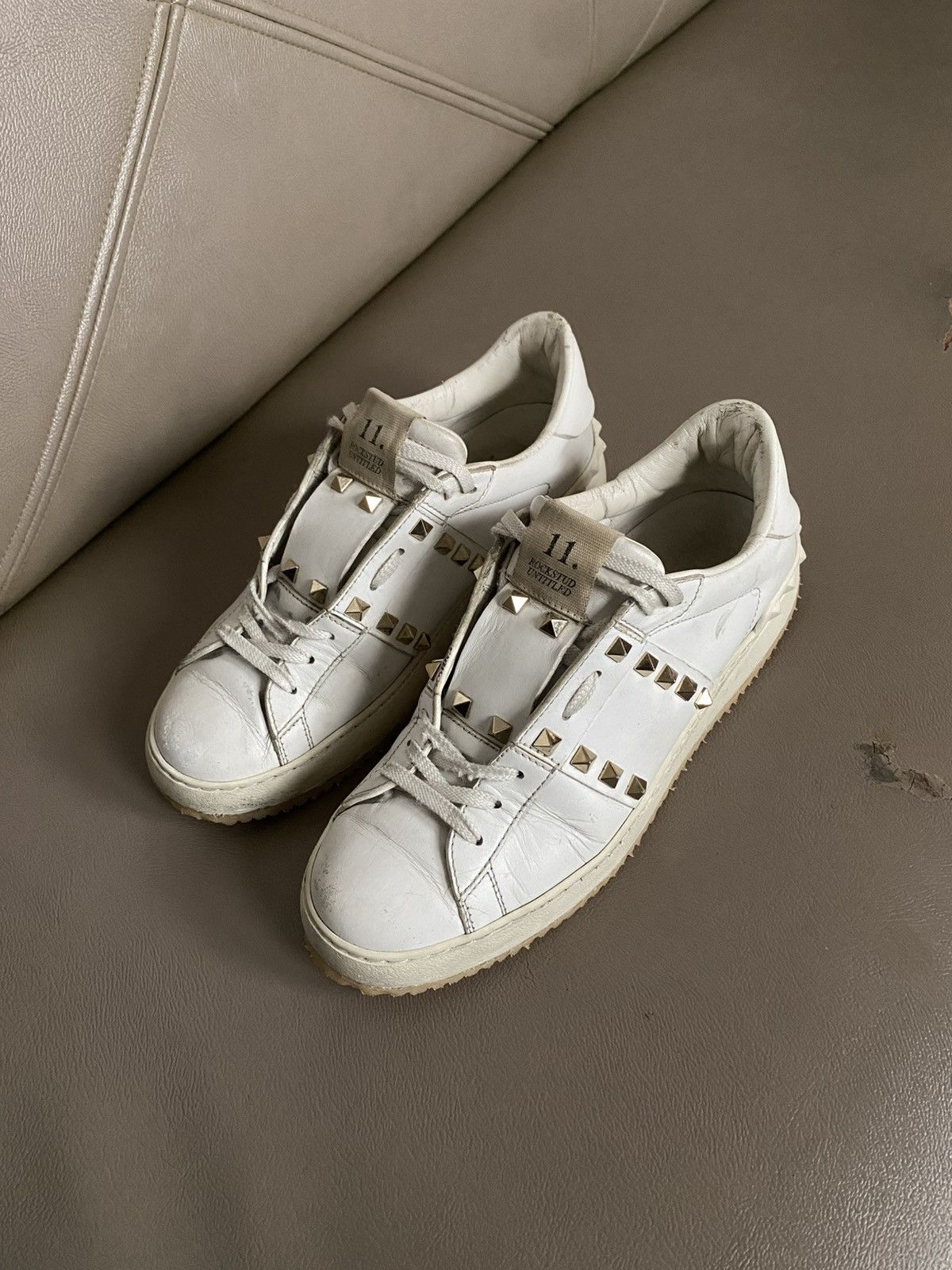 Valentino Valentino garavani rockstud leather low sneakers Size US 6.5 / EU 39-40 - 2 Thumbnail