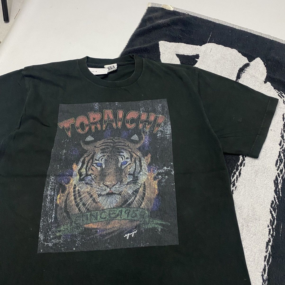 Designer × Japanese Brand × Vintage 2000 s sun faded toraichi T-shirts Tiger Size US L / EU 52-54 / 3 - 2 Thumbnail