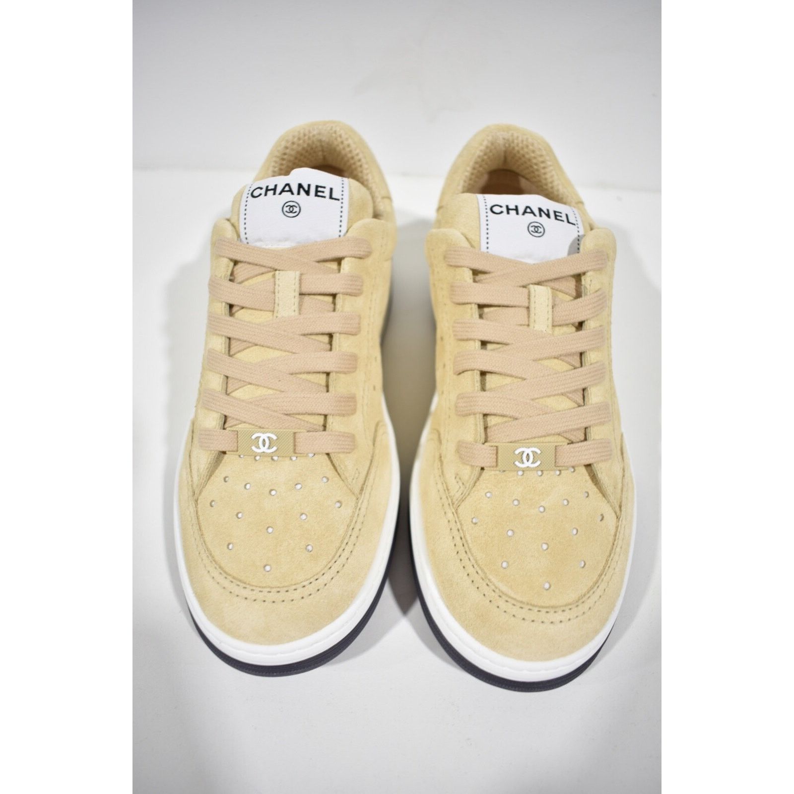Chanel 22A Suede CC Logo Flat Lace Up Runner Trainer Sneaker 36.5 Size US 6.5 / IT 36.5 - 4 Thumbnail