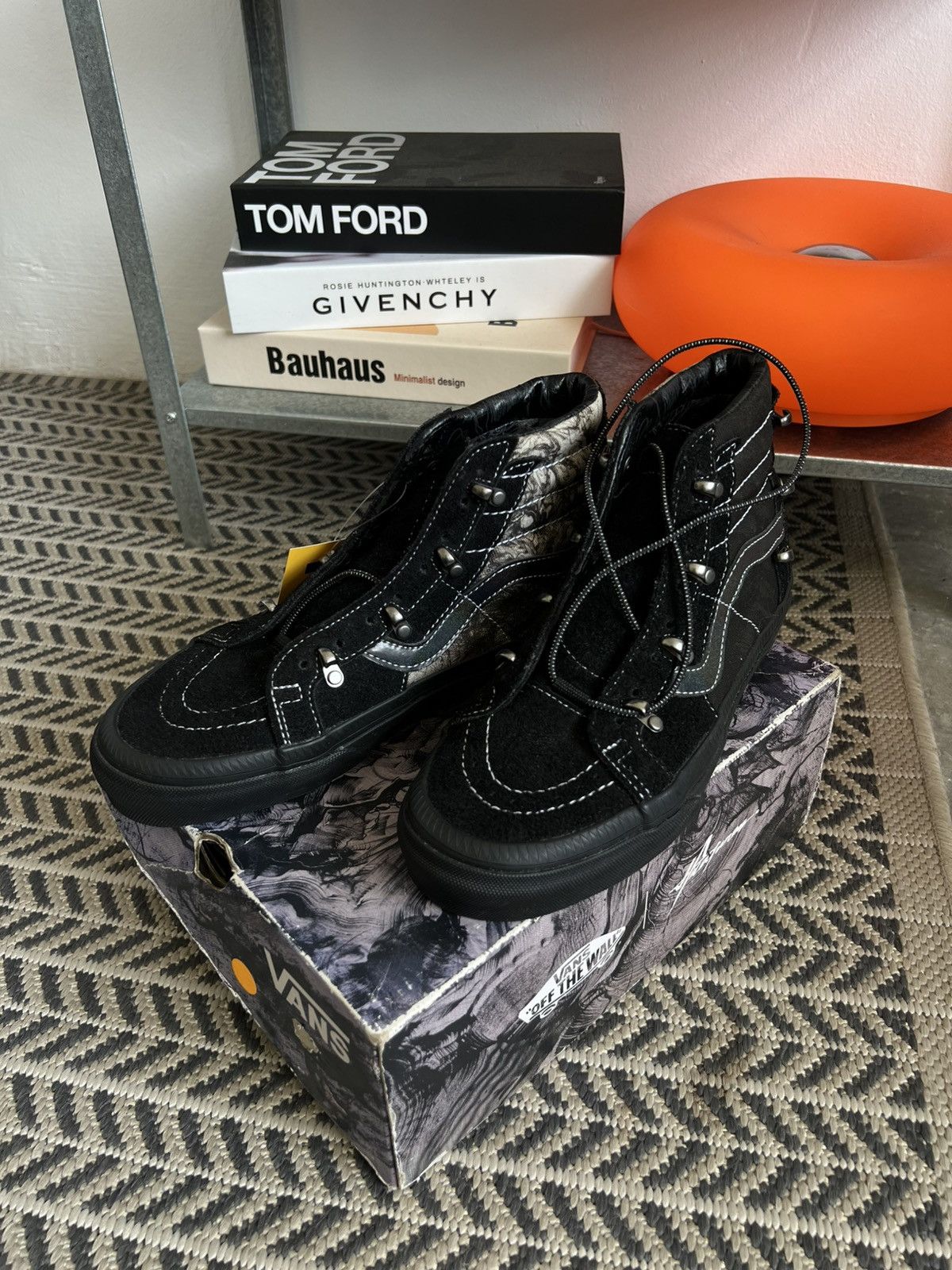 Vans Vans Sk8-Hi Size US 7 / EU 40 - 3 Thumbnail