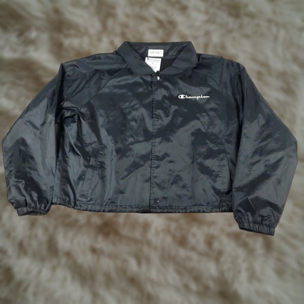 Champion Champion Windbreaker Jacket Womens XL Black Full Zip Up Pockets Logo Regular Coat Style American Modern Sports Womens Size XL / US 12-14 / IT 48-50 - 1 Thumbnail