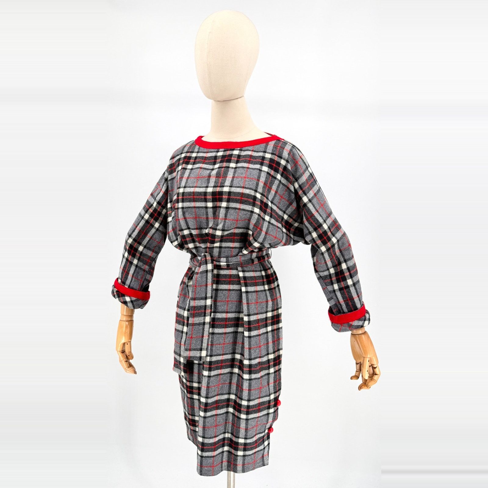Vintage Vintage 60s Gray Red Plaid Dolman Sleeve Belted Midi Dress Size M / US 6-8 / IT 42-44 - 1 Thumbnail