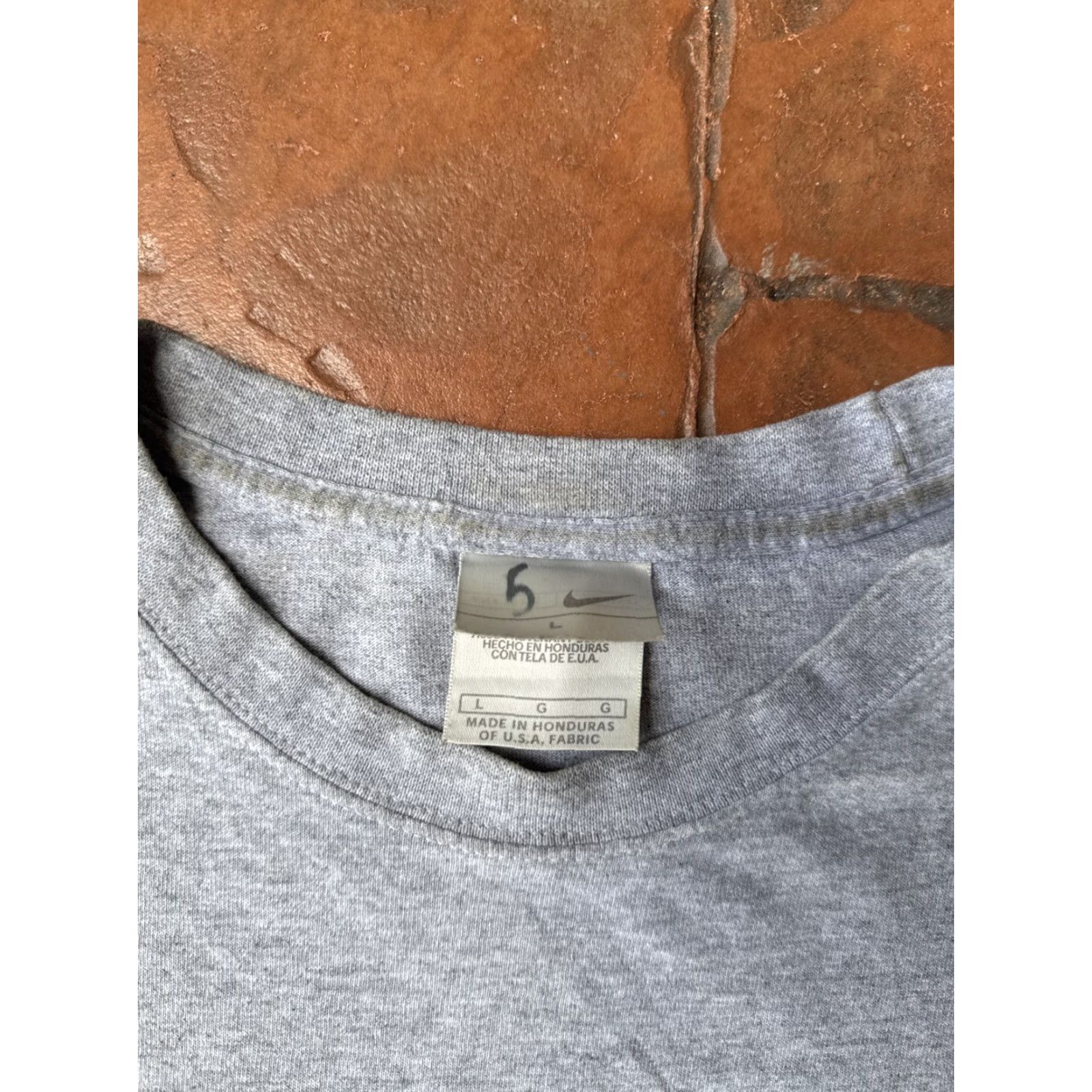 Nike VINTAGE Nike Basketball Beats + Breaks T-Shirt gray Large Mens 90s Sports Short Sleeve Crew Neck Cotton Logo Graphic Print Vintage Y2K Nike Size US L / EU 52-54 / 3 - 3 Thumbnail