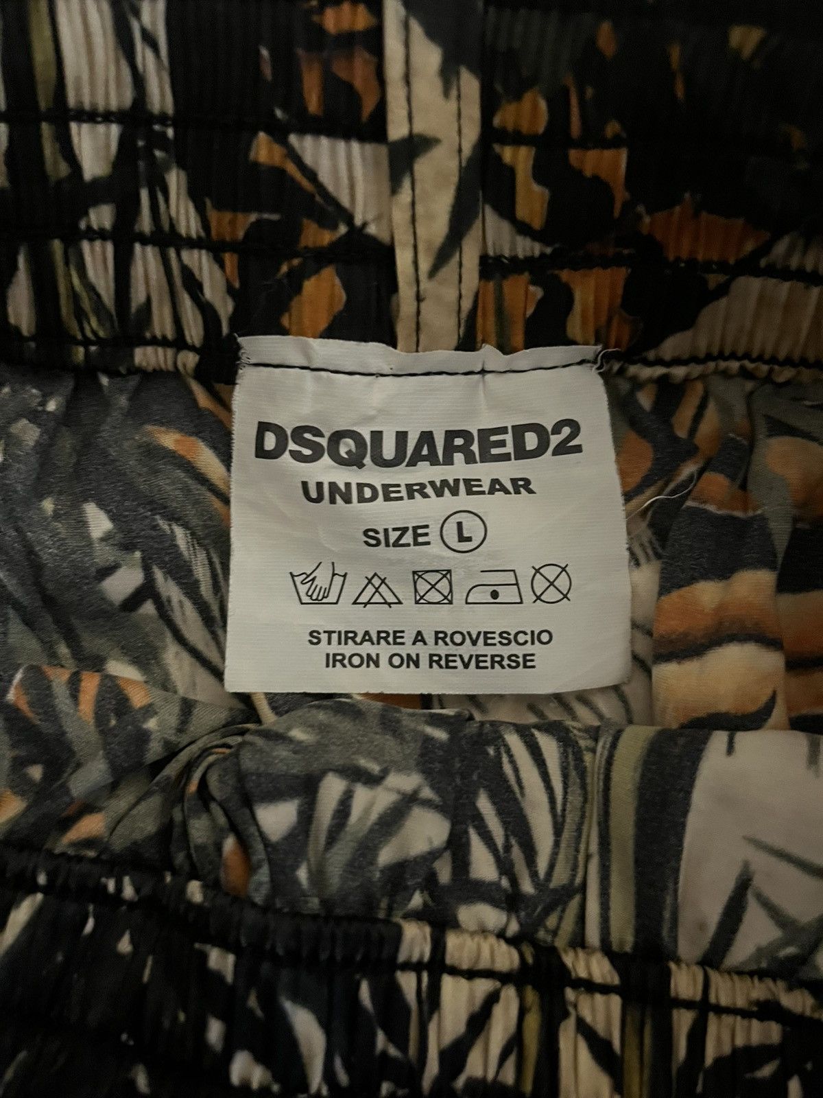 Dsquared2 Dsqaured2 tiger print silk shorts Size US 34 / EU 50 - 3 Thumbnail