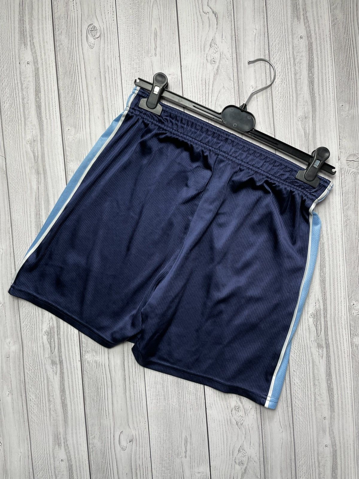 Puma Puma Leeds vintage soccer shorts size S 30 rare Size US 30 / EU 46 - 9 Thumbnail
