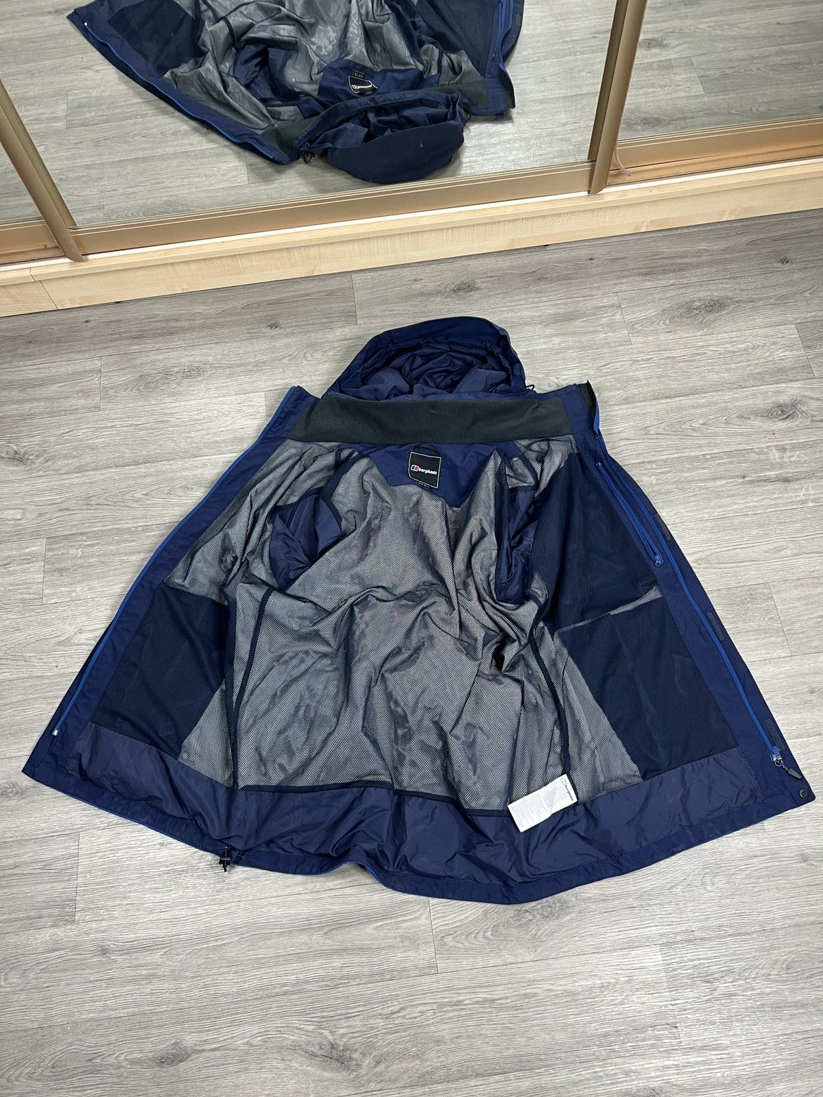 Berghaus Men's Hillwalker Gore-Tex InterActive Jacket - Blue/Dark Size US XL / EU 56 / 4 - 9 Thumbnail