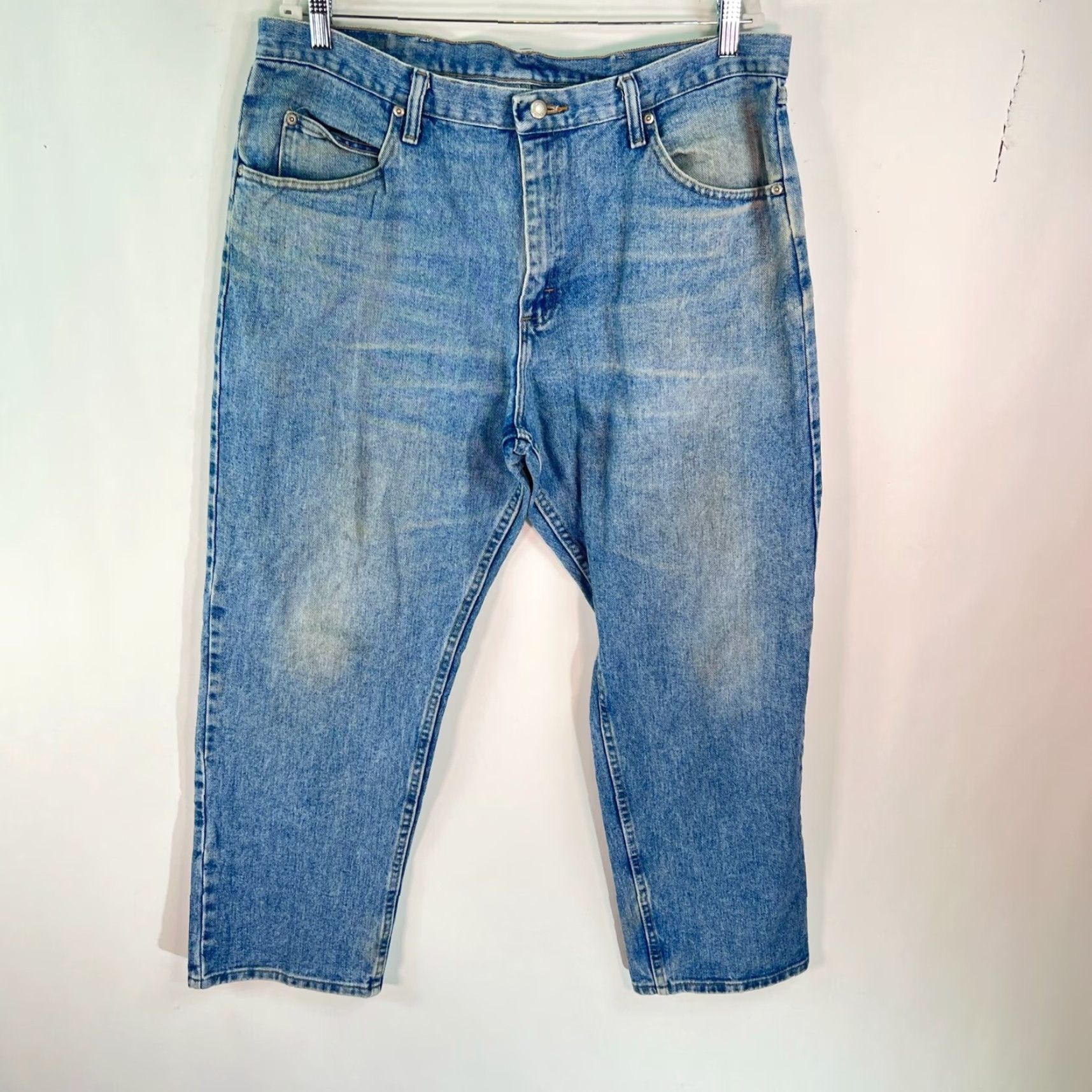 Wrangler VINTAGE Wrangler Mens Regular Denim Jeans Blue 38X29 5-Pocket Belt Loops Button Closure Medium Wash Casual Straight Jeans Men’s - 100% Cotton Size US 38 / EU 54 - 2 Thumbnail
