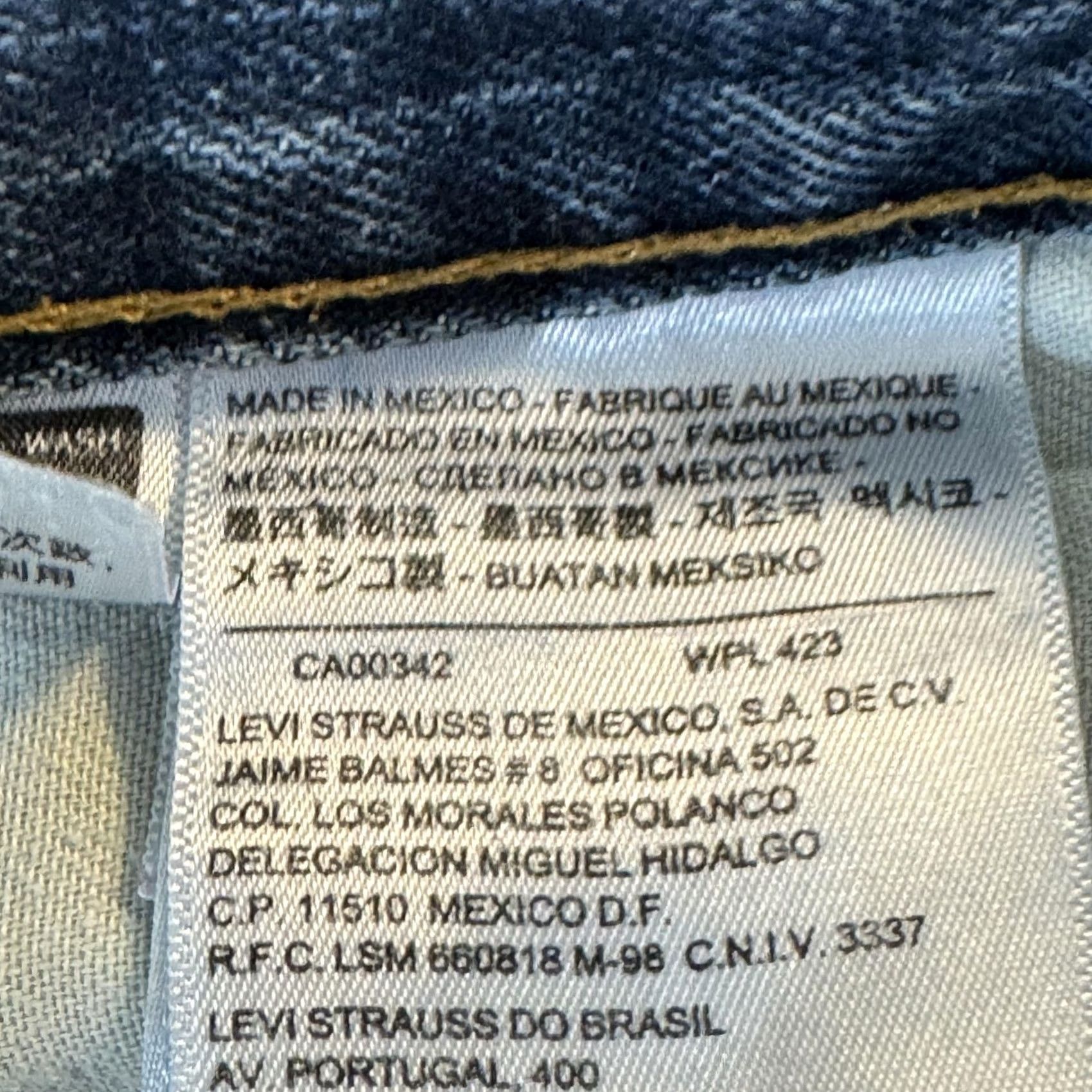 Levi's VINTAGE Levi’s 514 Jeans Mens 34x28 Blue Denim Distressed Straight Fit 90s USA Cowboy Regular Boys Mens Size US 34 / EU 50 - 7 Thumbnail