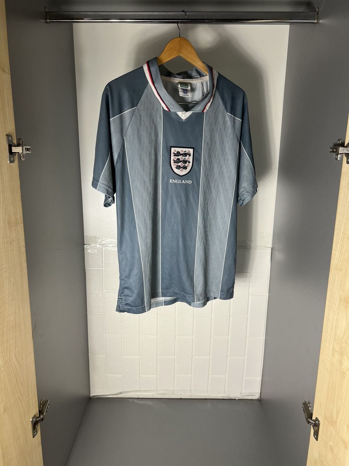 Vintage VERY RARE UMBRO ENGLAND RETRO SOCCER JERSEY MANCHESTER 90s Y2K Size US L / EU 52-54 / 3 - 3 Thumbnail
