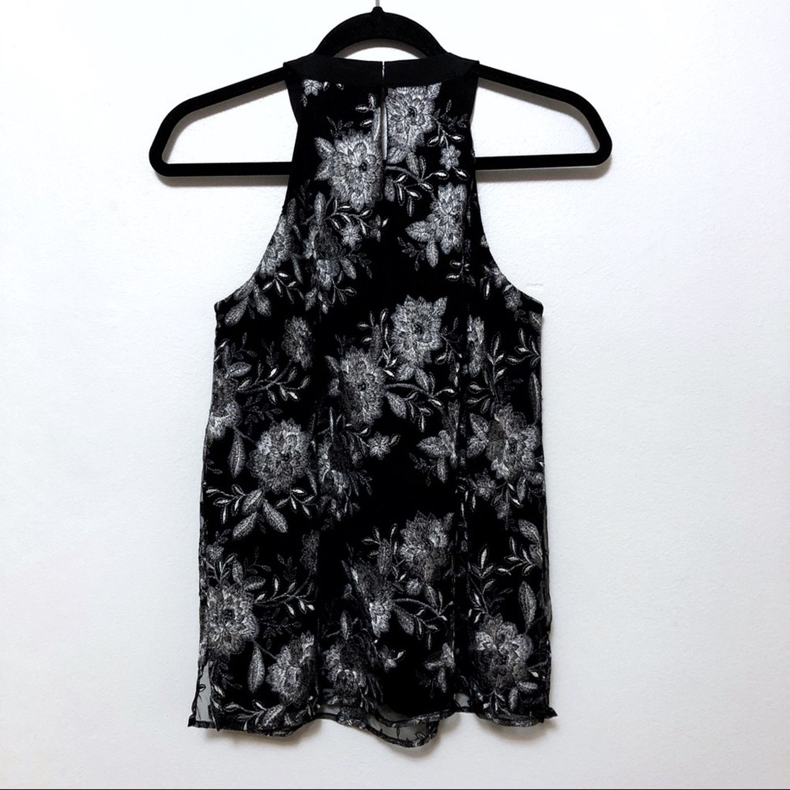 Bloomingdale's Le Gali black silver embroidered lace top small Size S / US 4 / IT 40 - 4 Thumbnail
