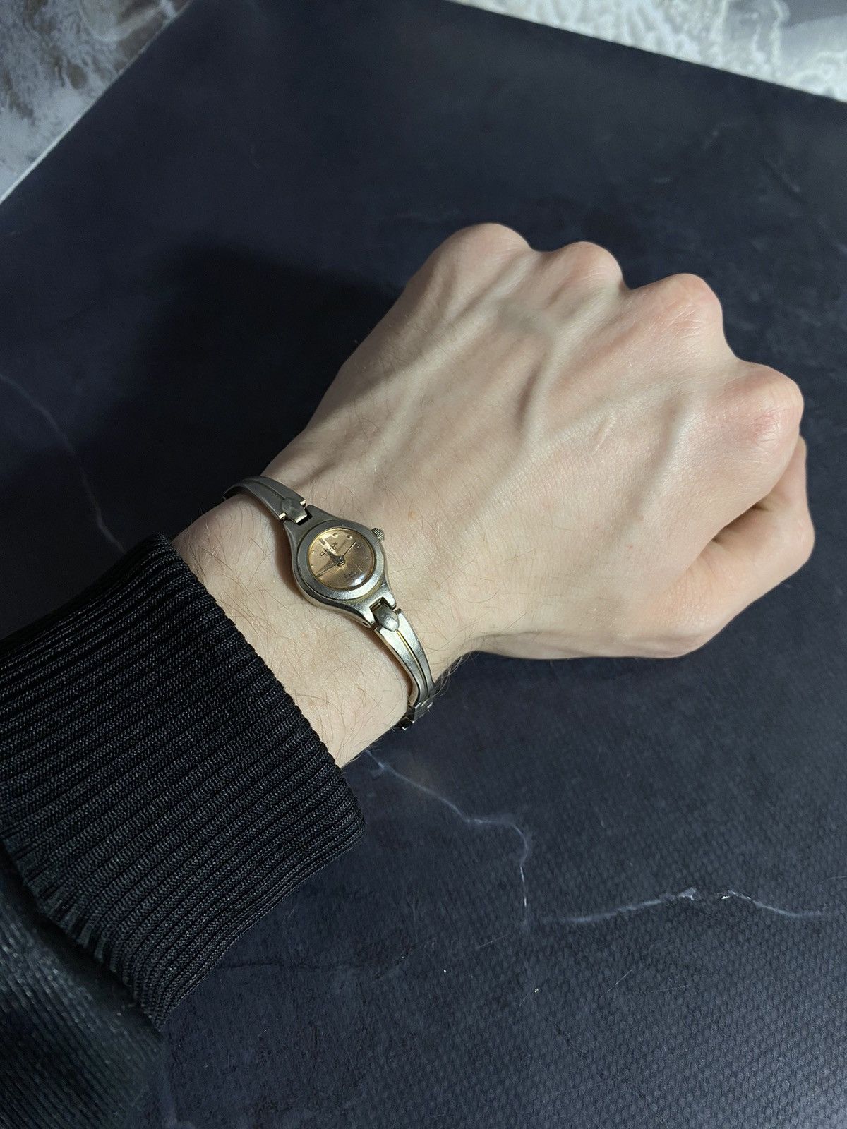 Vintage Vintage Omax Quartz Watch with Metal Bracelet Japanese Brand Size ONE SIZE - 1 Thumbnail