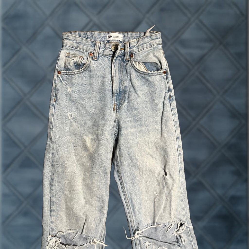 Zara Zara Jeans Womens 0 Light Wash Denim Straight Leg Distressed Jeans Womens 0 Light Blue Distressed Denim Straight Size 25" / US 0 / IT 36 - 1 Thumbnail