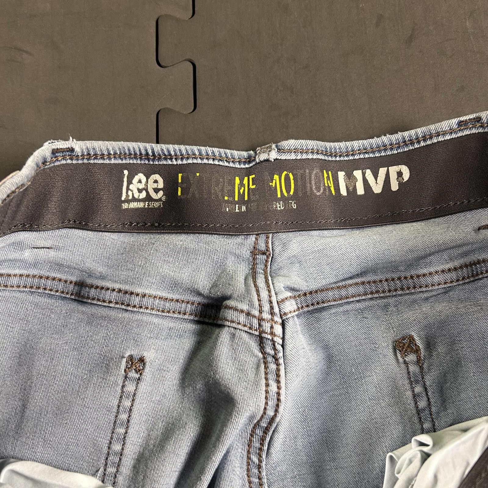 Lee Lee Men's Light Wash Jeans 42x32 Size US 42 / EU 58 - 3 Thumbnail