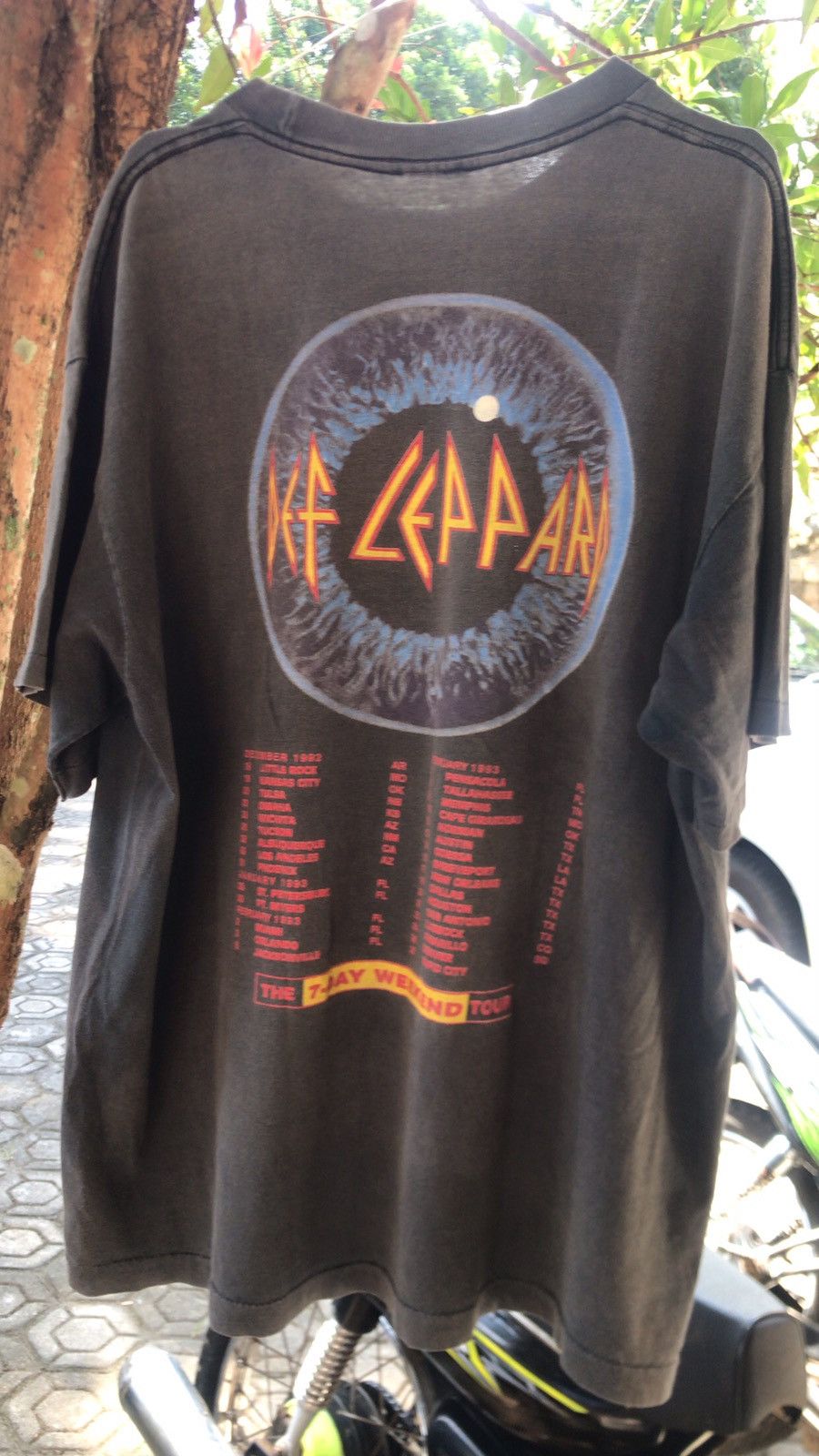 Def Leppard × Vintage VTG Def Leppard 92’ The 7 Day Weekend Band Tshirt Size US L / EU 52-54 / 3 - 6 Thumbnail