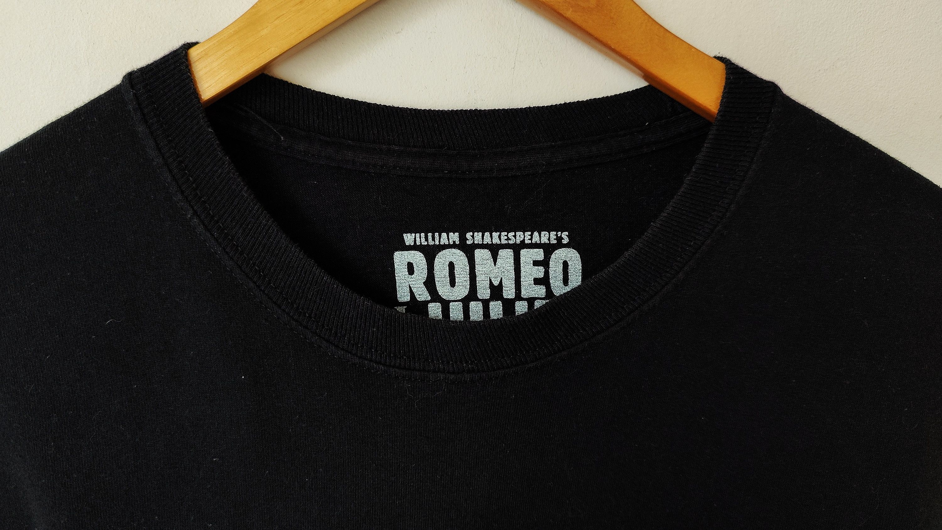 Other Romeo & Juliet x Leonardo DiCaprio Official Movie Longsleeve Size US M / EU 48-50 / 2 - 4 Thumbnail
