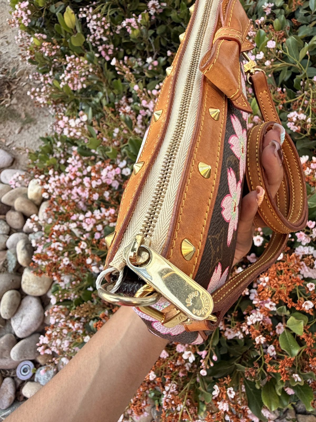 Louis Vuitton × Takashi Murakami Louis Vuitton Cherry Blossom Pochette Takashi Murakami Size ONE SIZE - 6 Thumbnail