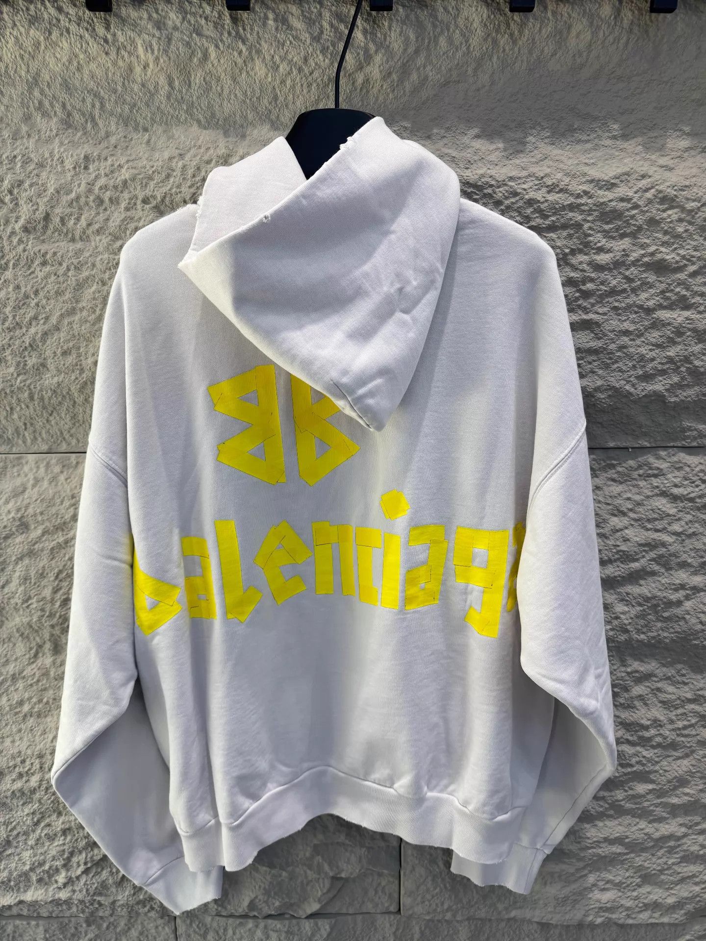 Balenciaga Balenciaga 23SS White Masking Tape Logo Hoodie Size XXS / US 00 / IT 34 - 4 Thumbnail