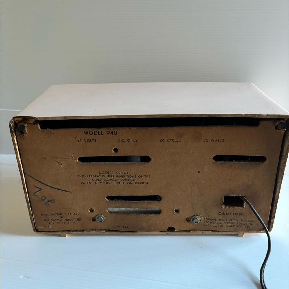 Designer Vintage 1940s Plaskon Jewel Clock Radio - Pink, Working Size ONE SIZE - 2 Thumbnail