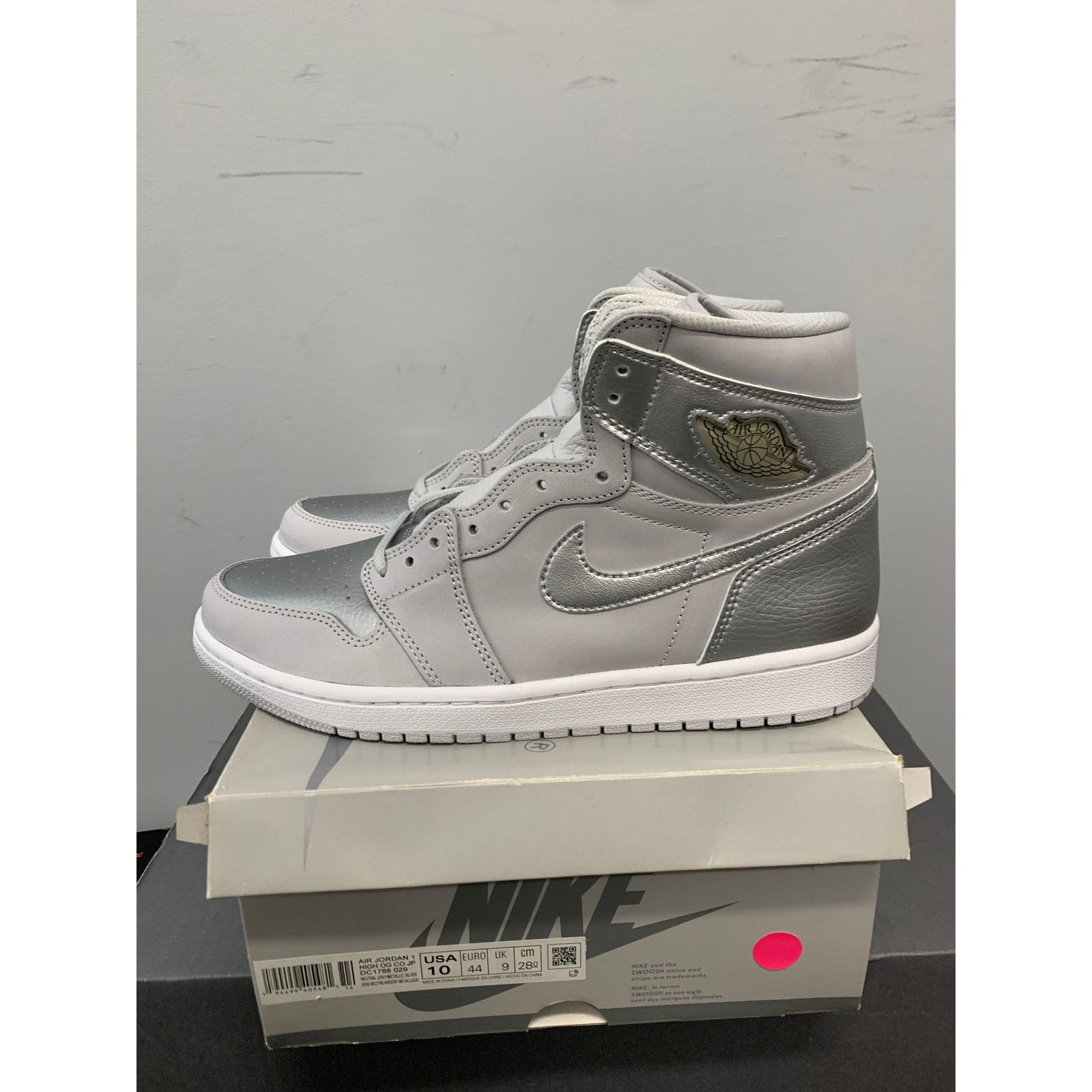 Nike Nike Air Jordan 1 Retro High CO.JP Neutral Grey Size 10 NEW Size US 10 / EU 43 - 4 Thumbnail