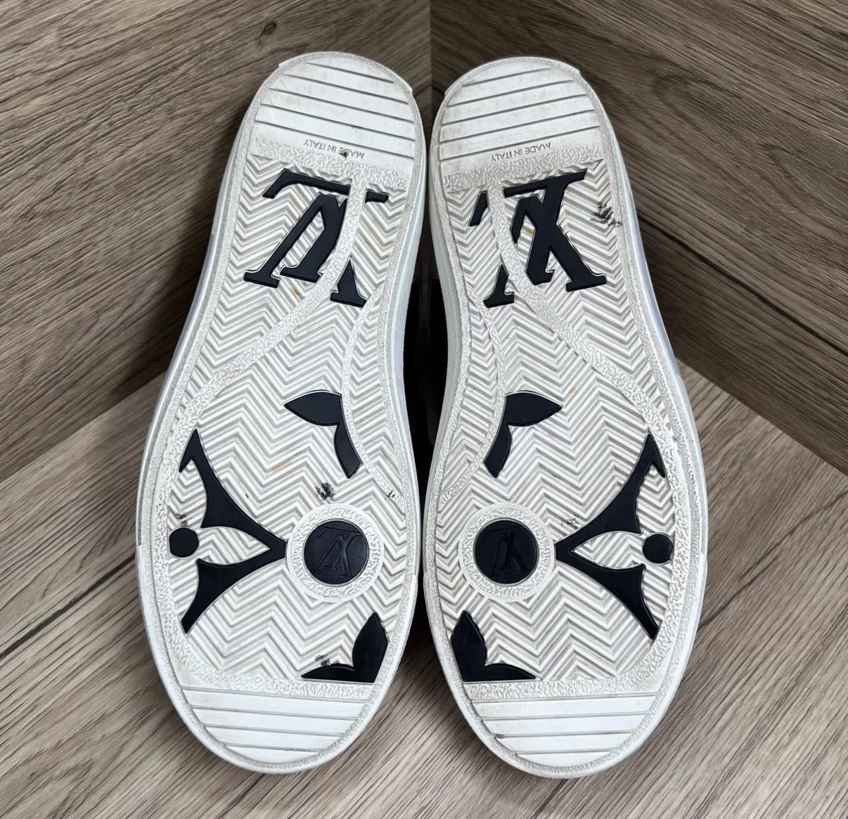 Louis Vuitton Louis Vuitton Charlie Grey & White Sneakers J41 Size US 9.5 / IT 39.5 - 5 Thumbnail
