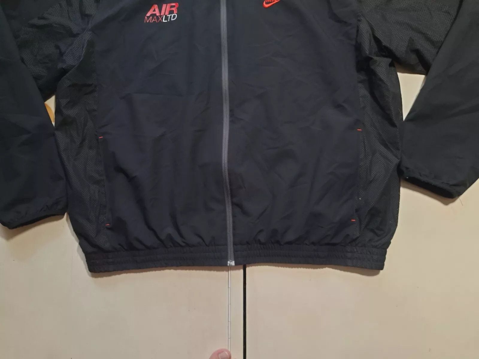 Air max 9 windbreaker store