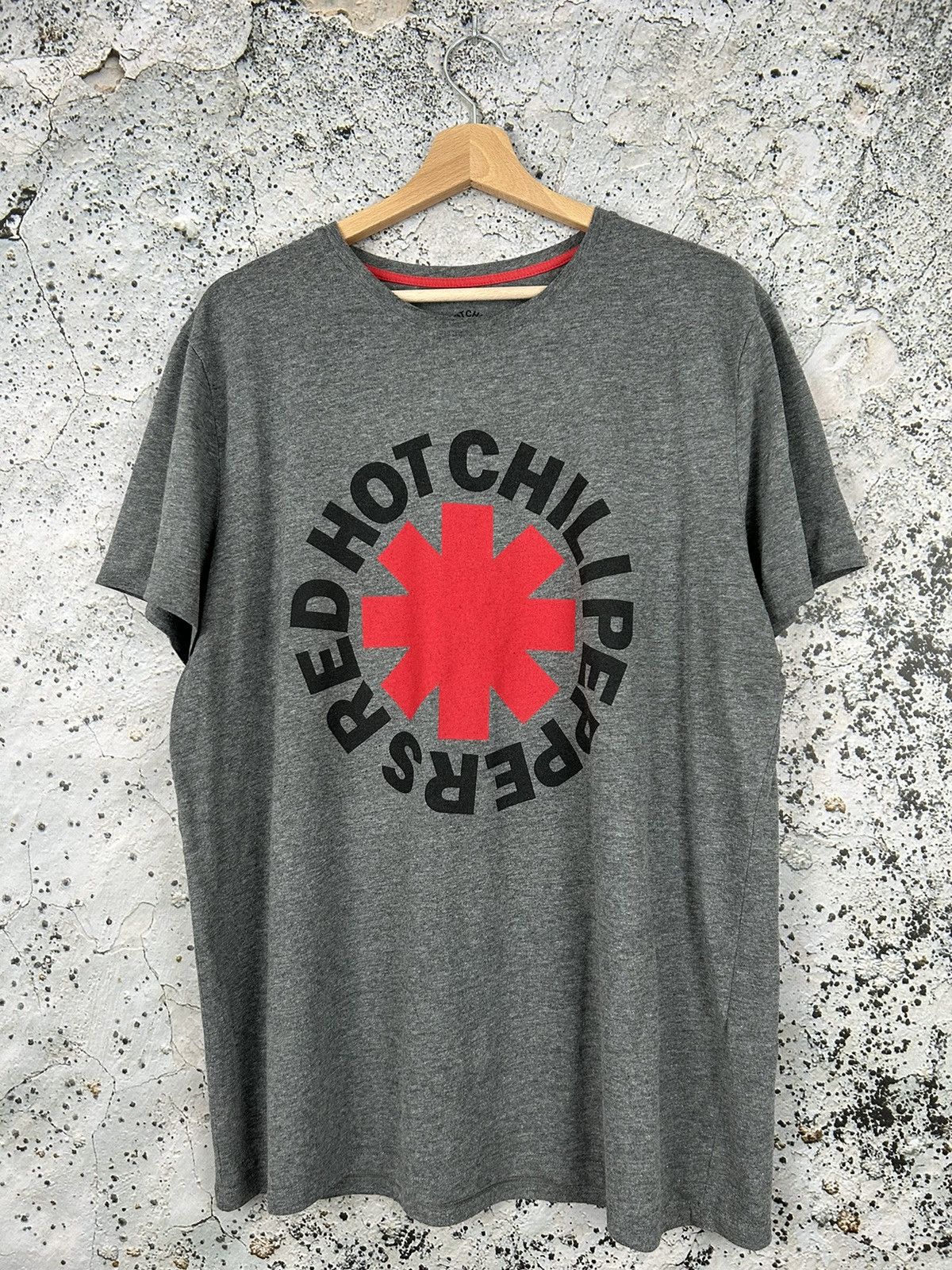 Band Tees Vintage Red Hot Chilli Peppers Rock Band Tee Graphic Logo Size US XL / EU 56 / 4 - 1 Thumbnail